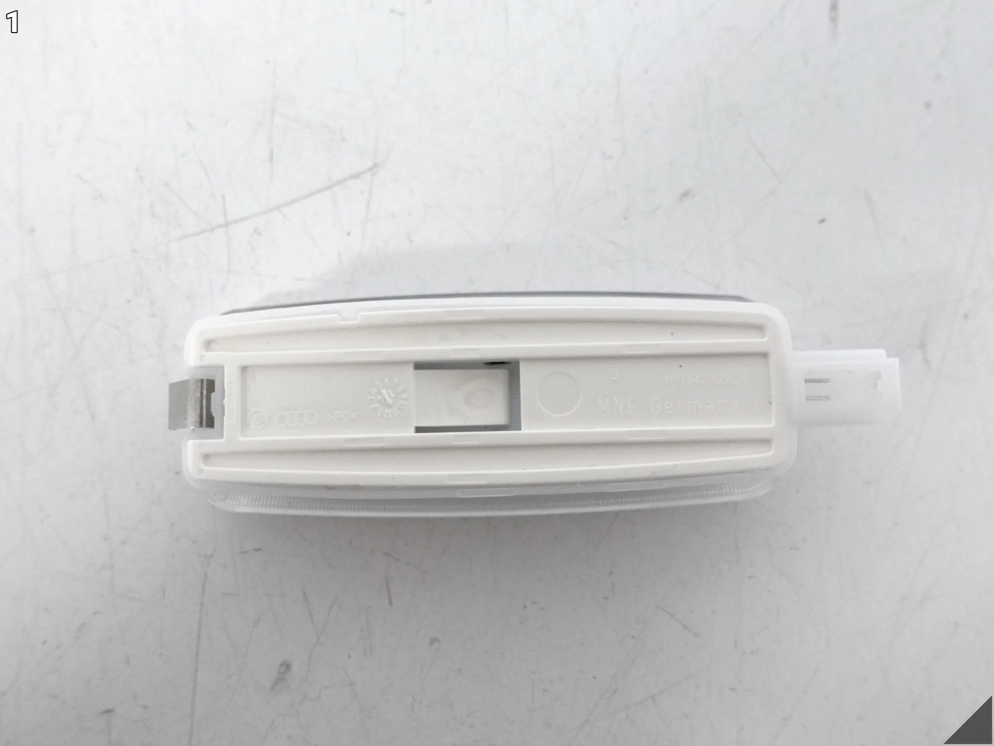 AUDI A7 S7 RS7 4G8 A6 S6 RS6 4G0 C7 A8 S8 4H0 OŚWIETLENIE KABINY LED LAMPKA AUDI A7 S7 RS7 4G8 A6 S6 RS6 4G0 C7 A8 S8 4H0 OŚWIETLENIE KABINY LED LAMPKA - obrazek 2