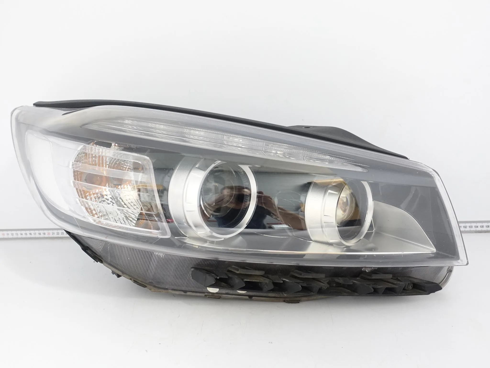 KIA SORENTO III 3 14-17 LAMPA XENON + LED PRAWA PRZÓD EUROPA KIA SORENTO III 3 14-17 LAMPA XENON + LED PRAWA PRZÓD EUROPA