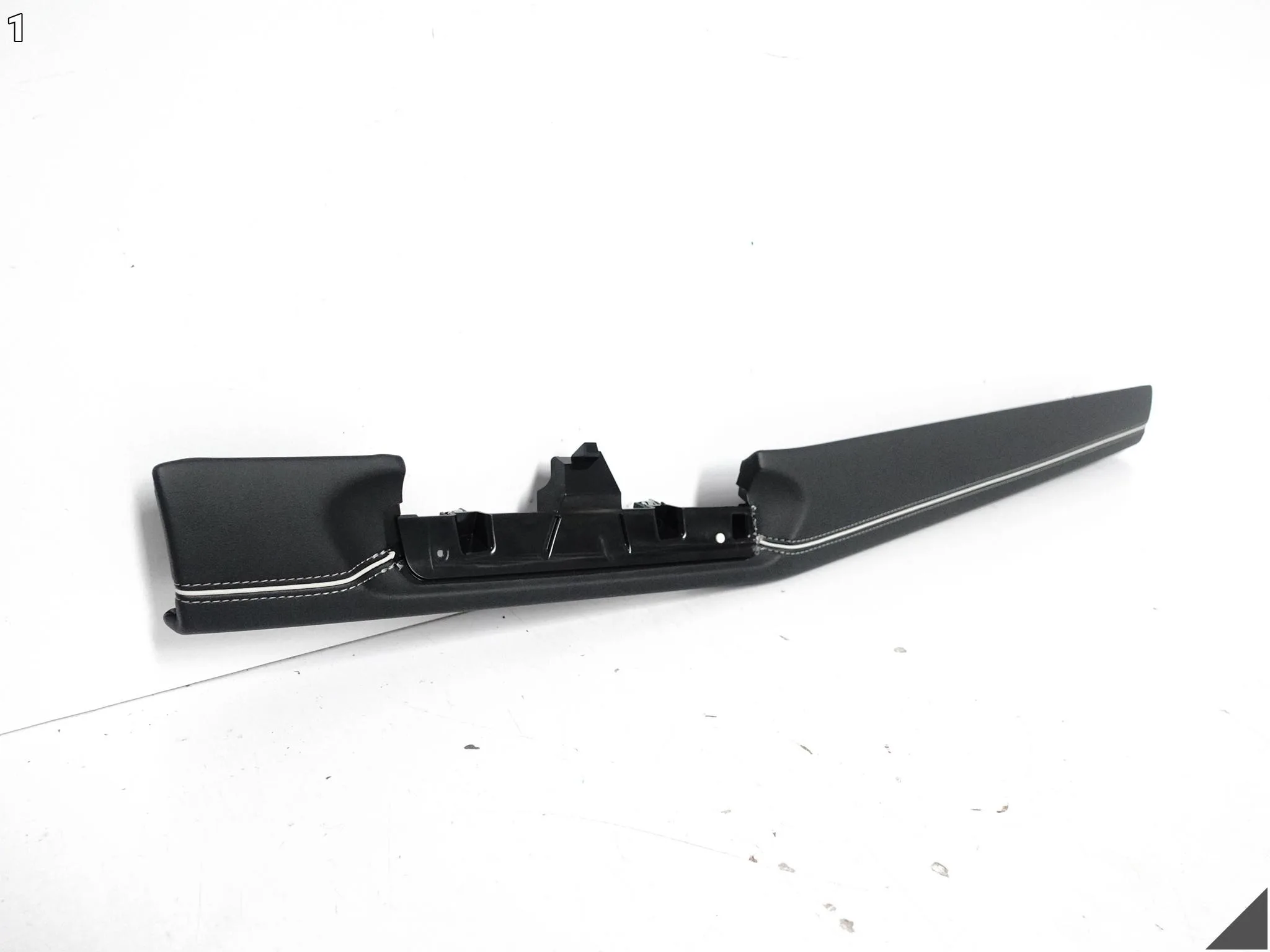 VW TIGUAN CT1 III 571 24- LISTWA OSŁONA PANEL DEKOR DESKI ROZDZIELCZEJ AIG VW TIGUAN CT1 III 571 24- LISTWA OSŁONA PANEL DEKOR DESKI ROZDZIELCZEJ AIG - obrazek 2