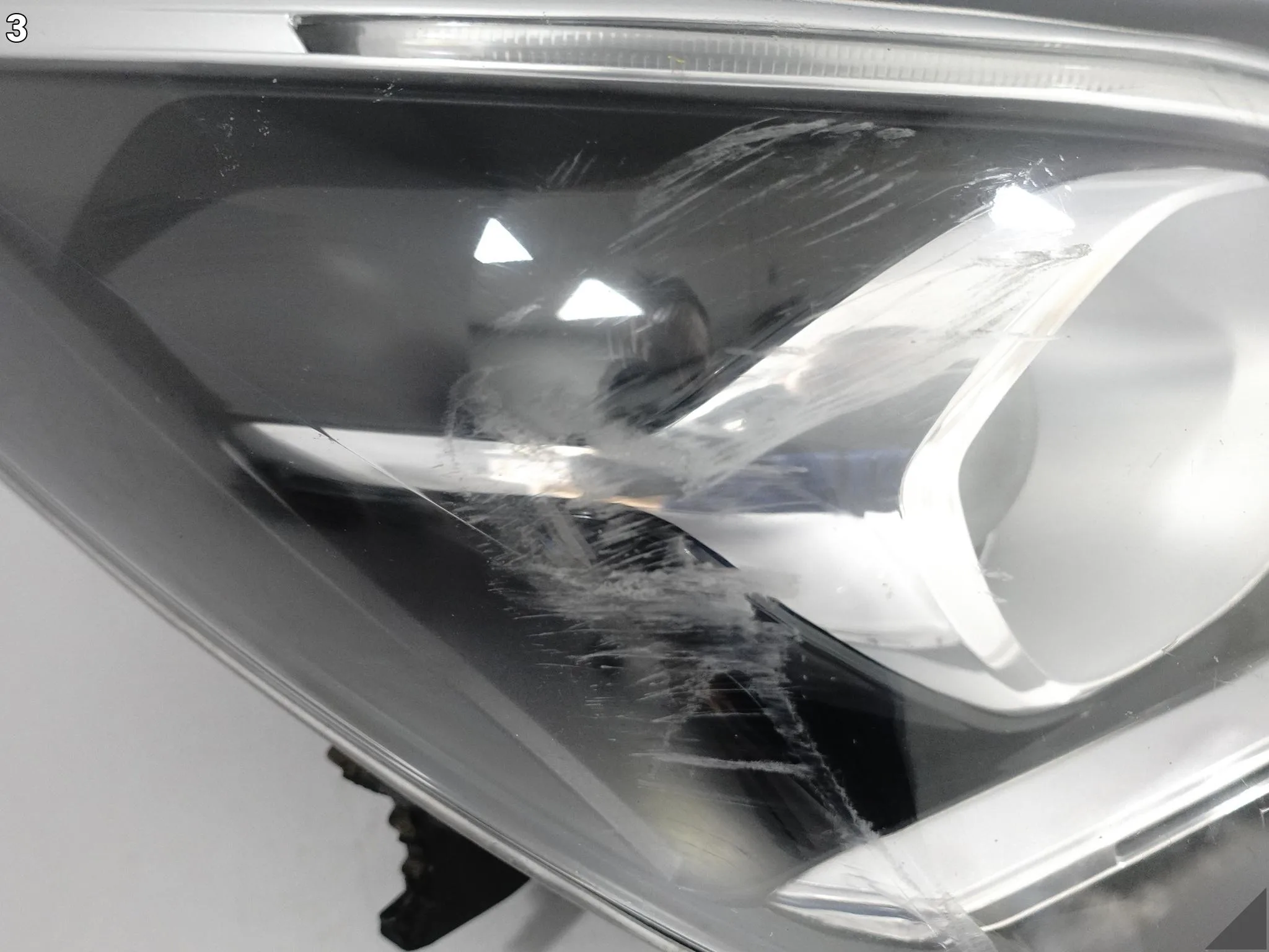 TOYOTA YARIS III 3 LIFT 17-19 LAMPA HALOGEN ZWYKŁA + LED PRAWA PRZÓD EUROPA TOYOTA YARIS III 3 LIFT 17-19 LAMPA HALOGEN ZWYKŁA + LED PRAWA PRZÓD EUROPA - obrazek 4