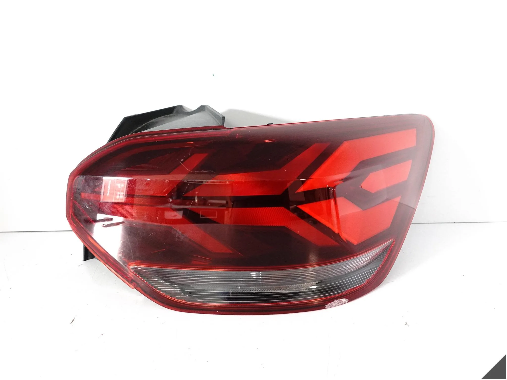 DACIA SANDERO III 3 20- LAMPA LED W BŁOTNIK PRAWA TYŁ EUROPA 265508077R DACIA SANDERO III 3 20- LAMPA LED W BŁOTNIK PRAWA TYŁ EUROPA 265508077R