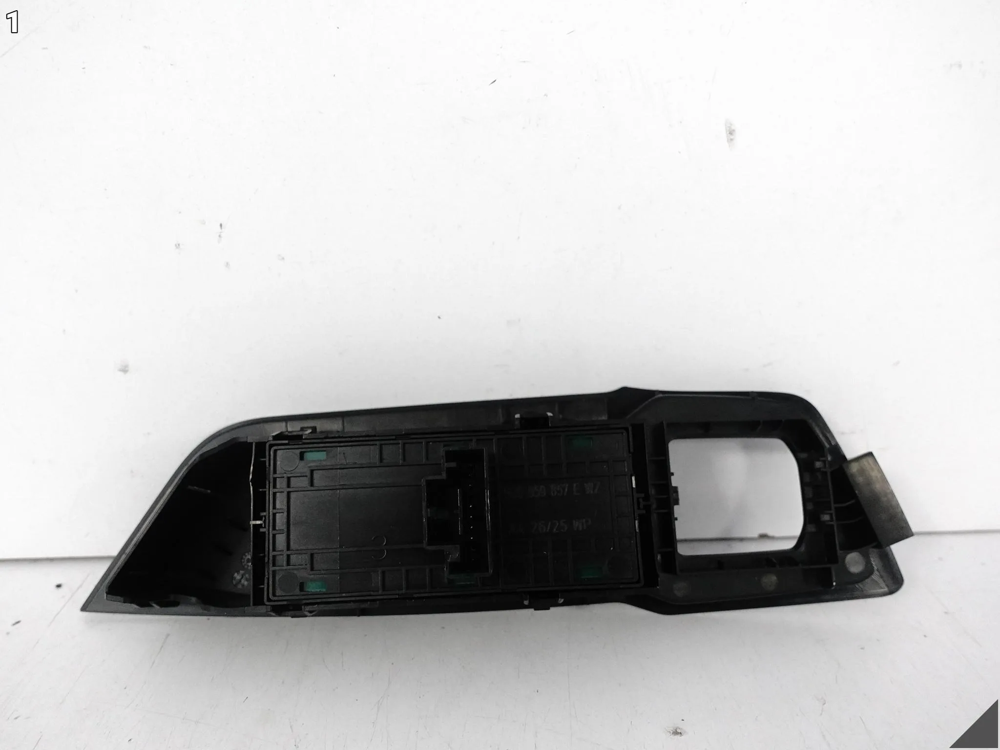VW TIGUAN CT1 III 571 24- PRZEŁĄCZNIK OSŁONA ZAŚLEPKA W DRZWI LEWY PRZÓD VW TIGUAN CT1 III 571 24- PRZEŁĄCZNIK OSŁONA ZAŚLEPKA W DRZWI LEWY PRZÓD - obrazek 2
