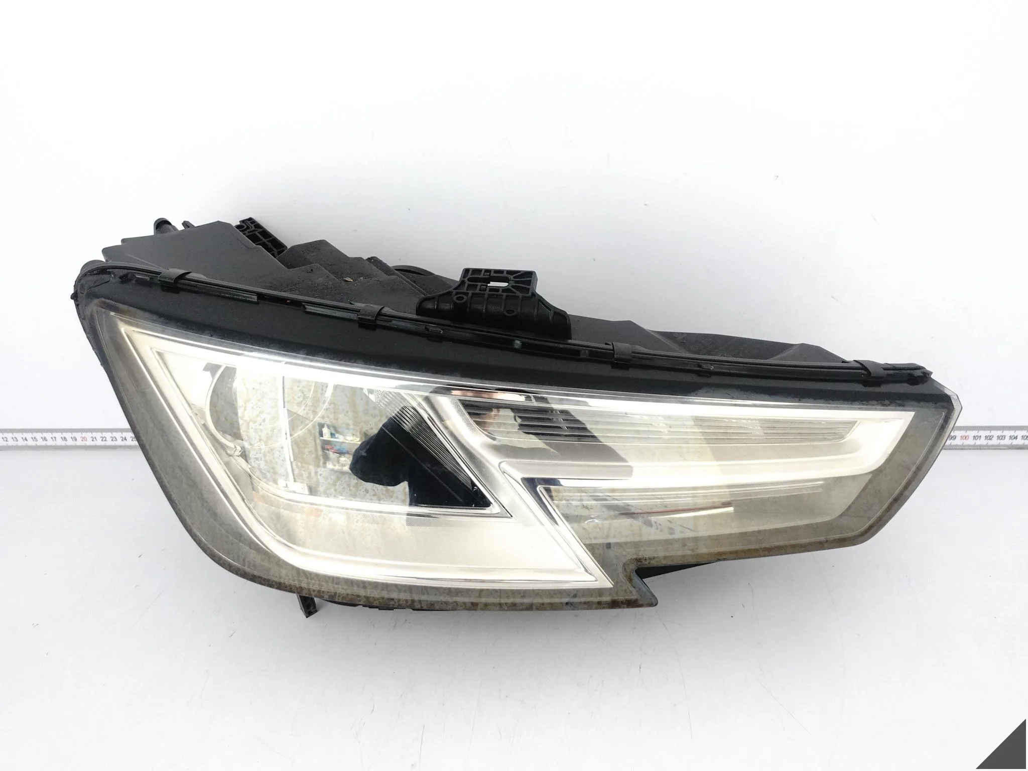 AUDI A4 S4 8W0 B9 15-19 LAMPA HEADLIGHT XENON + LED PRAWA PRZÓD EUROPA AUDI A4 S4 8W0 B9 15-19 LAMPA HEADLIGHT XENON + LED PRAWA PRZÓD EUROPA