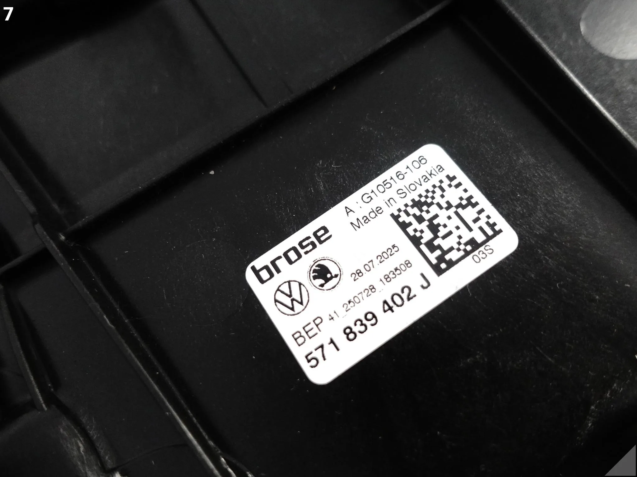 VW TIGUAN CT1 III 571 24- OSŁONA OBUDOWA PROWADNICA SZYBY GŁOŚNIK PRAWA TYŁ VW TIGUAN CT1 III 571 24- OSŁONA OBUDOWA PROWADNICA SZYBY GŁOŚNIK PRAWA TYŁ - obrazek 8