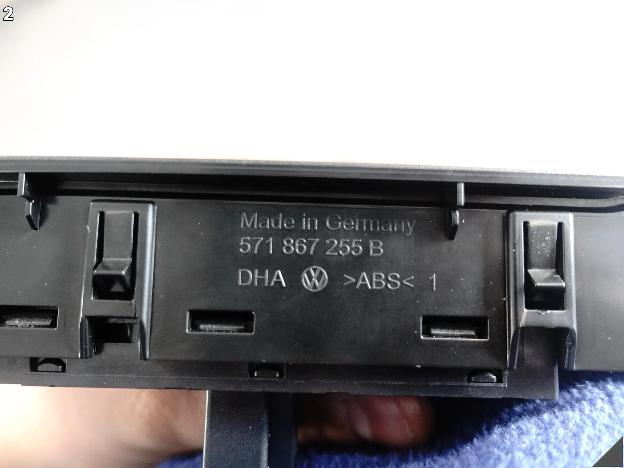 VW TIGUAN CT1 III 571 24- PRZEŁĄCZNIK OSŁONA ZAŚLEPKA W DRZWI LEWY PRZÓD VW TIGUAN CT1 III 571 24- PRZEŁĄCZNIK OSŁONA ZAŚLEPKA W DRZWI LEWY PRZÓD - obrazek 3