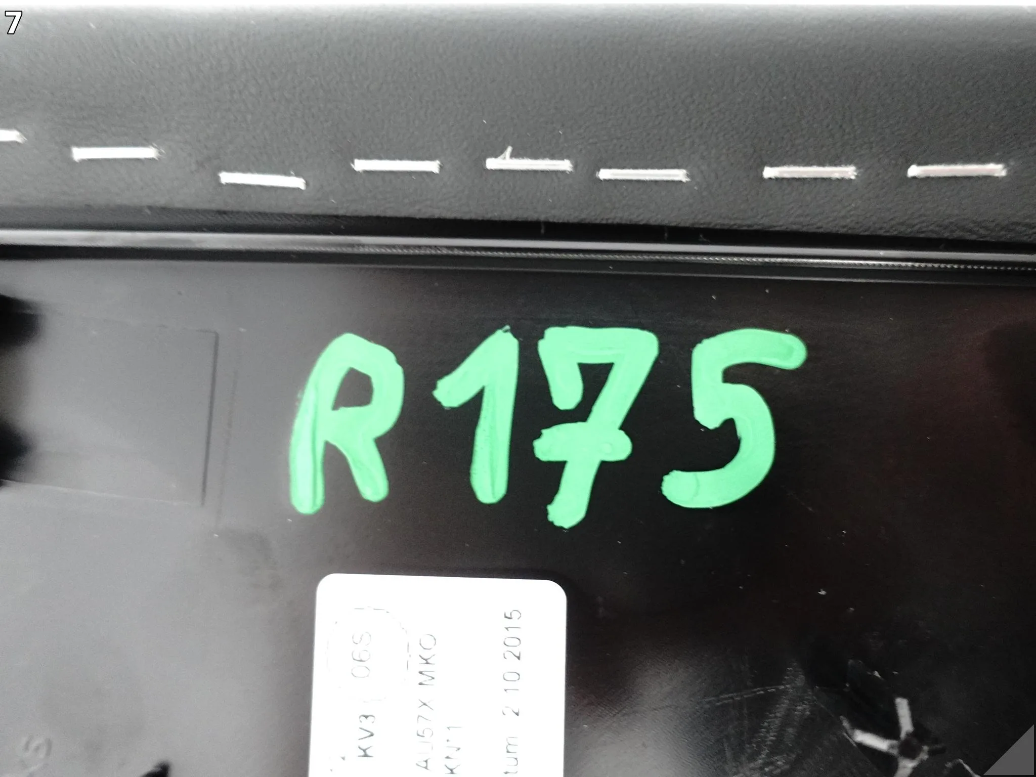 AUDI A7 S7 RS7 4G8 A6 S6 RS6 4G0 C7 10-18 BOCZEK ZAŚLEPKA TUNELU LEWA 25D AUDI A7 S7 RS7 4G8 A6 S6 RS6 4G0 C7 10-18 BOCZEK ZAŚLEPKA TUNELU LEWA 25D - obrazek 8