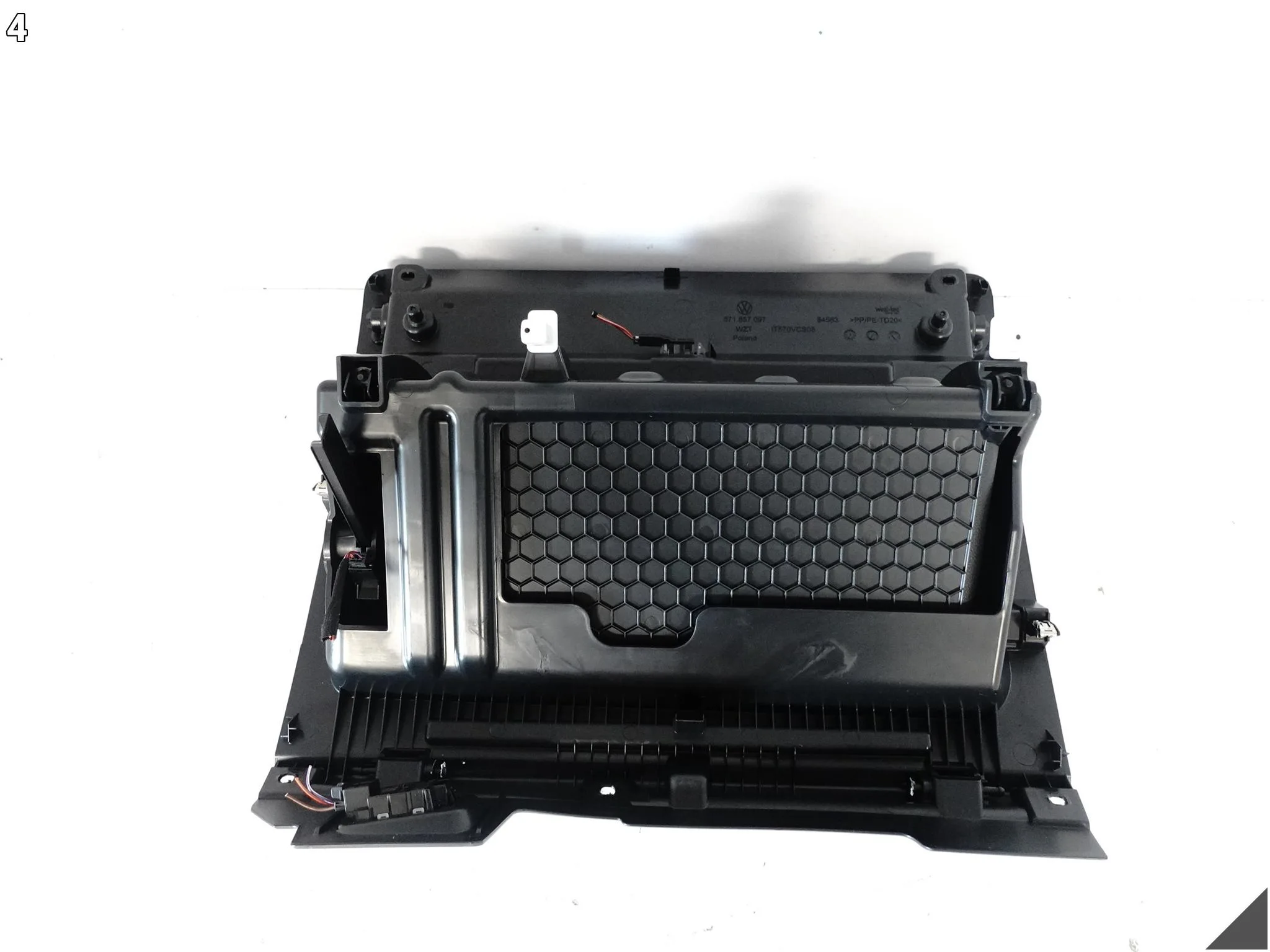 VW TIGUAN CT1 III 571 24- SCHOWEK PASAŻERA W KOKPIT DESKA ROZDZIELCZA EU VW TIGUAN CT1 III 571 24- SCHOWEK PASAŻERA W KOKPIT DESKA ROZDZIELCZA EU - obrazek 5