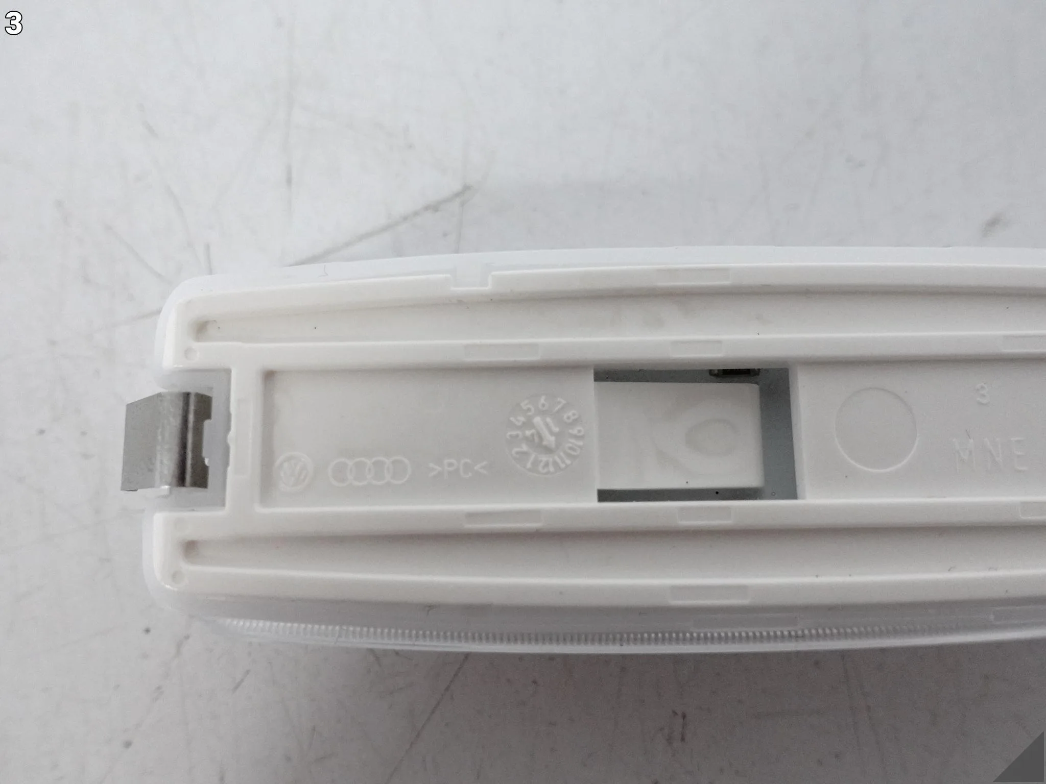 AUDI A7 S7 RS7 4G8 A6 S6 RS6 4G0 C7 A8 S8 4H0 OŚWIETLENIE KABINY LED LAMPKA AUDI A7 S7 RS7 4G8 A6 S6 RS6 4G0 C7 A8 S8 4H0 OŚWIETLENIE KABINY LED LAMPKA - obrazek 4