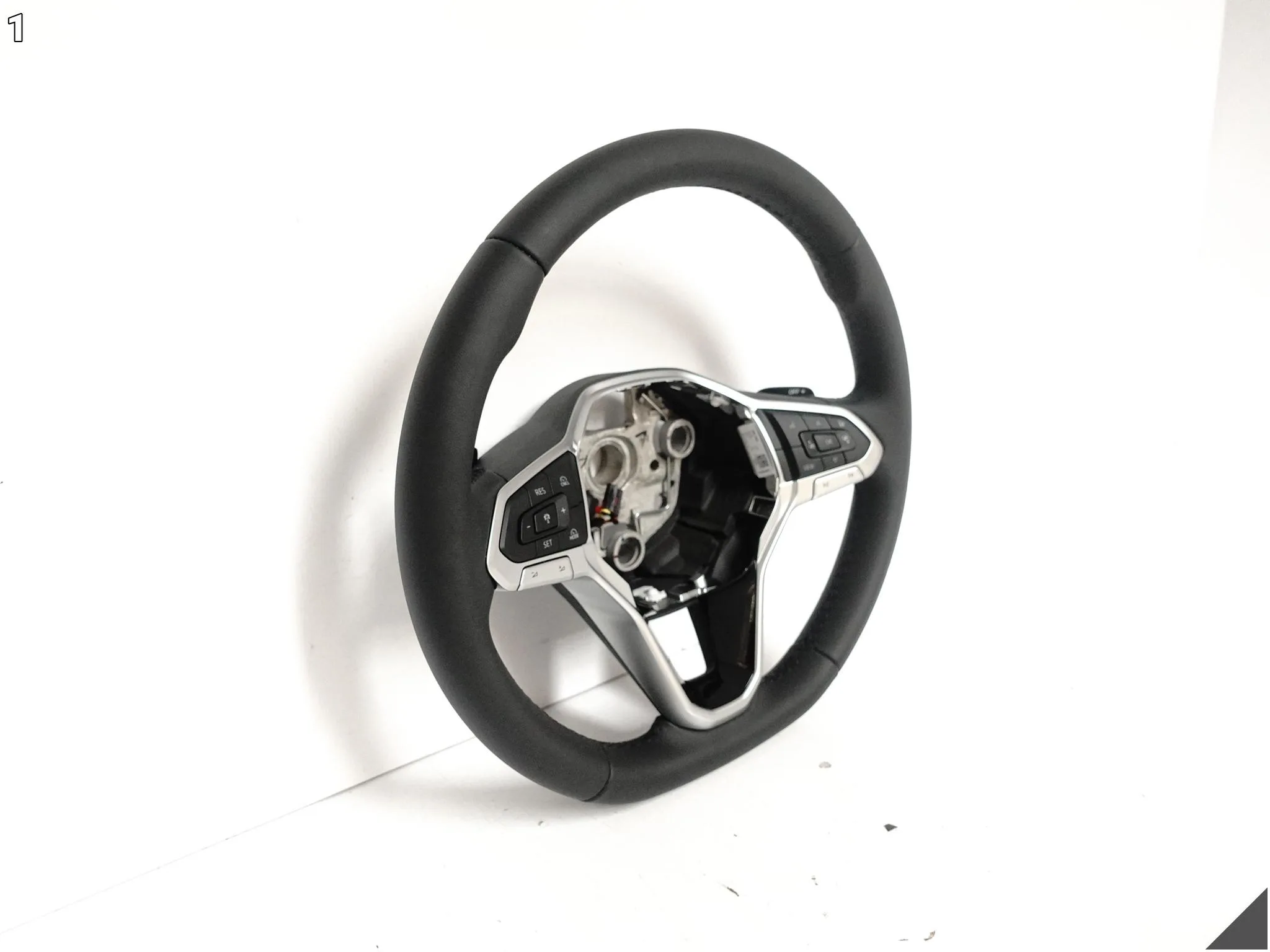VW TIGUAN CT1 III 571 24- KIEROWNICA WIELOFUNKCYJNA SKÓRA ŁOPATKI VDH VW TIGUAN CT1 III 571 24- KIEROWNICA WIELOFUNKCYJNA SKÓRA ŁOPATKI VDH - obrazek 2