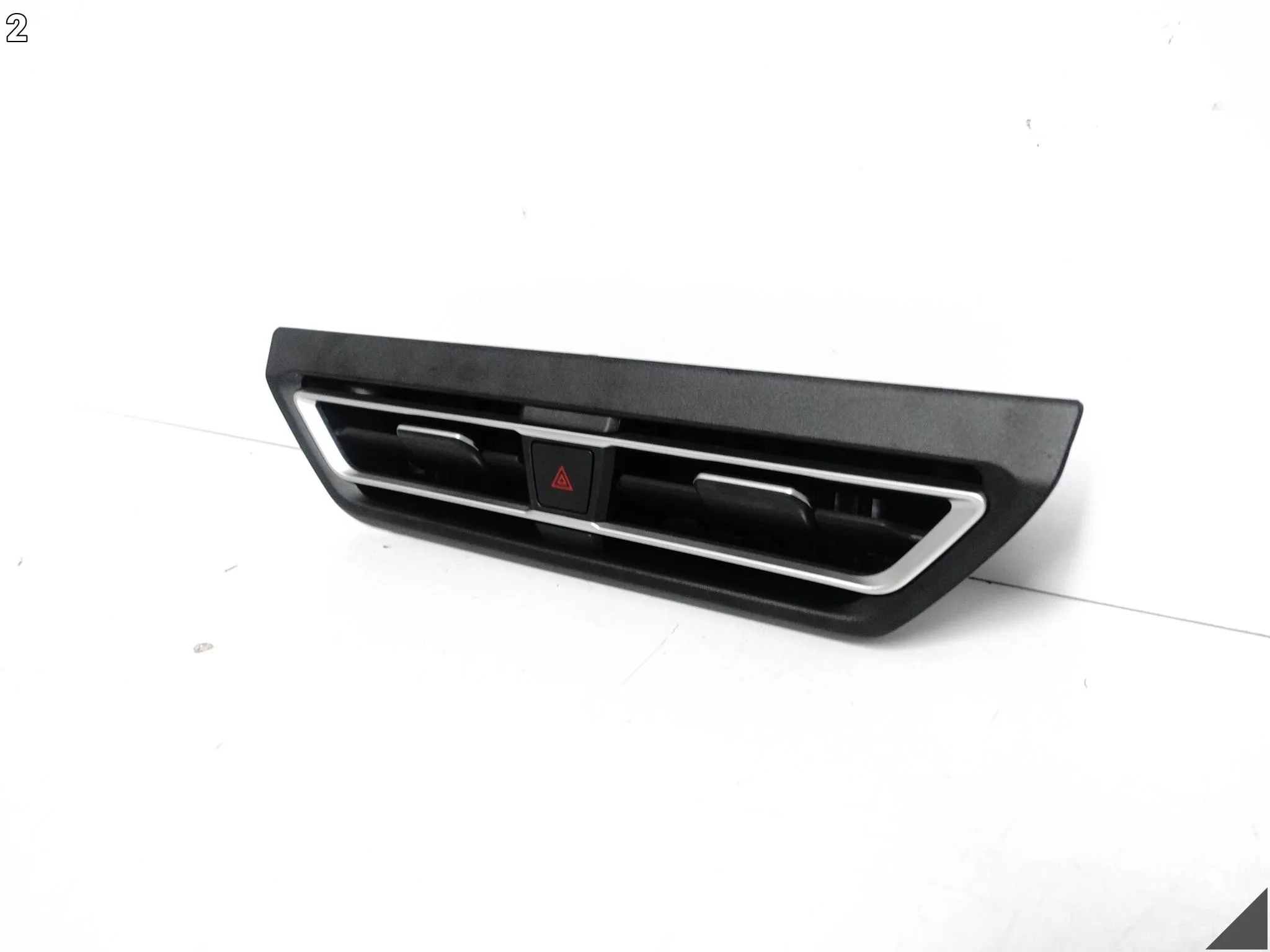 VW TIGUAN CT1 III 571 24- KRATKA NAWIEWU ŚRODKOWA PRZEŁĄCZNIKI EIP VW TIGUAN CT1 III 571 24- KRATKA NAWIEWU ŚRODKOWA PRZEŁĄCZNIKI EIP - obrazek 3