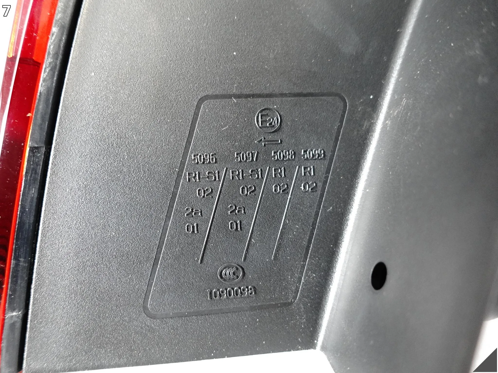 VW PASSAT VIII B8 3G9 VARIANT KOMBI 15-19 LAMPA LED W BŁOTNIK LEWA TYŁ EU VW PASSAT VIII B8 3G9 VARIANT KOMBI 15-19 LAMPA LED W BŁOTNIK LEWA TYŁ EU - obrazek 8
