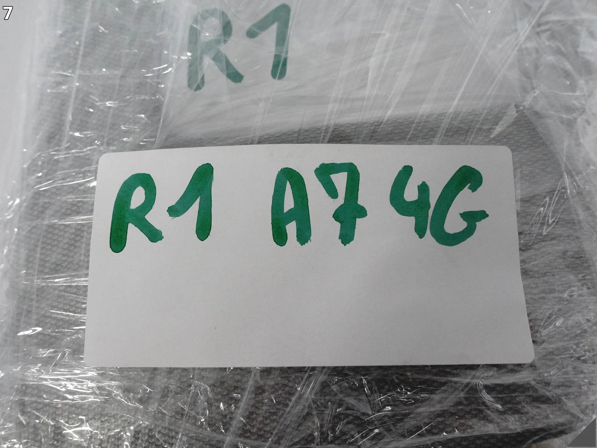 AUDI A7 S7 RS7 4G8 C7 10-18 OSŁONA POSZYCIE SŁUPEK B LEWY MOON SILVER HF6 AUDI A7 S7 RS7 4G8 C7 10-18 OSŁONA POSZYCIE SŁUPEK B LEWY MOON SILVER HF6 - obrazek 8