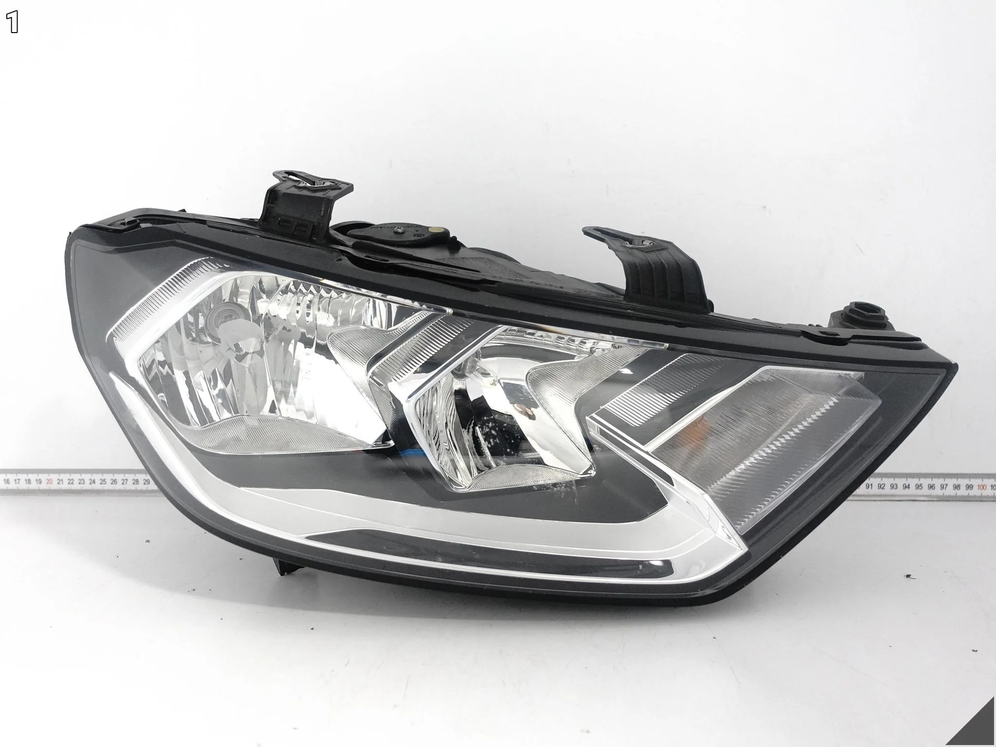 AUDI A1 S1 II 82A GB (2 GENERACJA) 18- ZWYKŁA HALOGEN H7 LAMPA PRAWA PRZÓD AUDI A1 S1 II 82A GB (2 GENERACJA) 18- ZWYKŁA HALOGEN H7 LAMPA PRAWA PRZÓD - obrazek 2