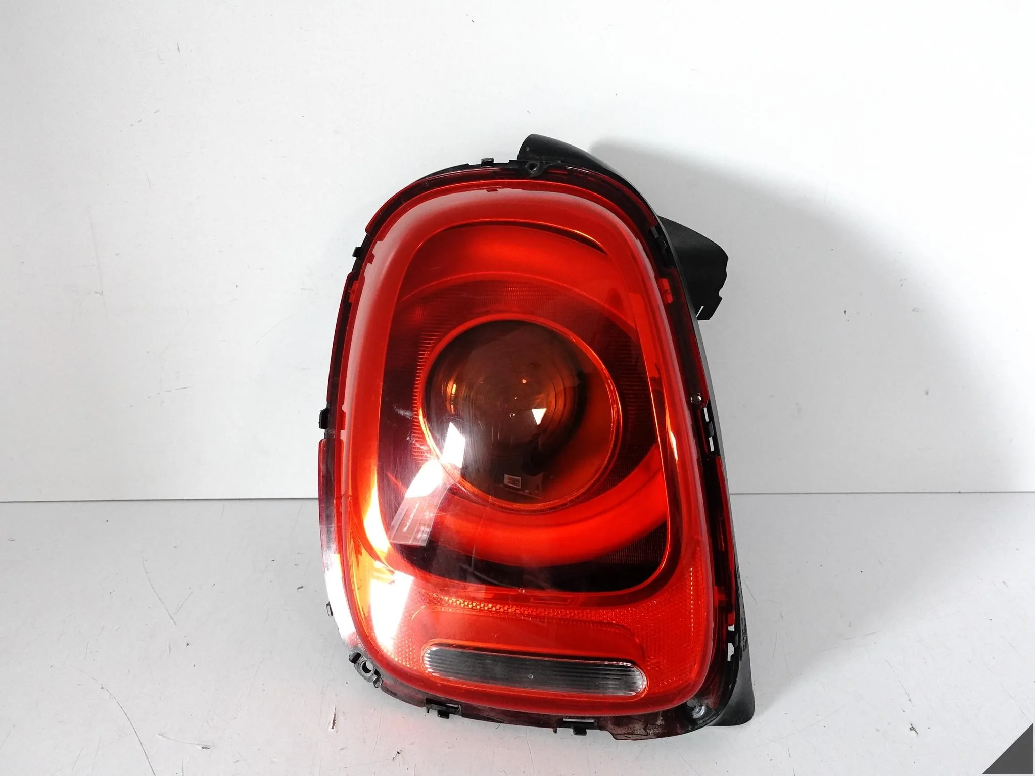 MINI COOPER F55 F56 F57 13-24 LAMPA LED W BŁOTNIK LEWA TYŁ EU 7297413 MINI COOPER F55 F56 F57 13-24 LAMPA LED W BŁOTNIK LEWA TYŁ EU 7297413
