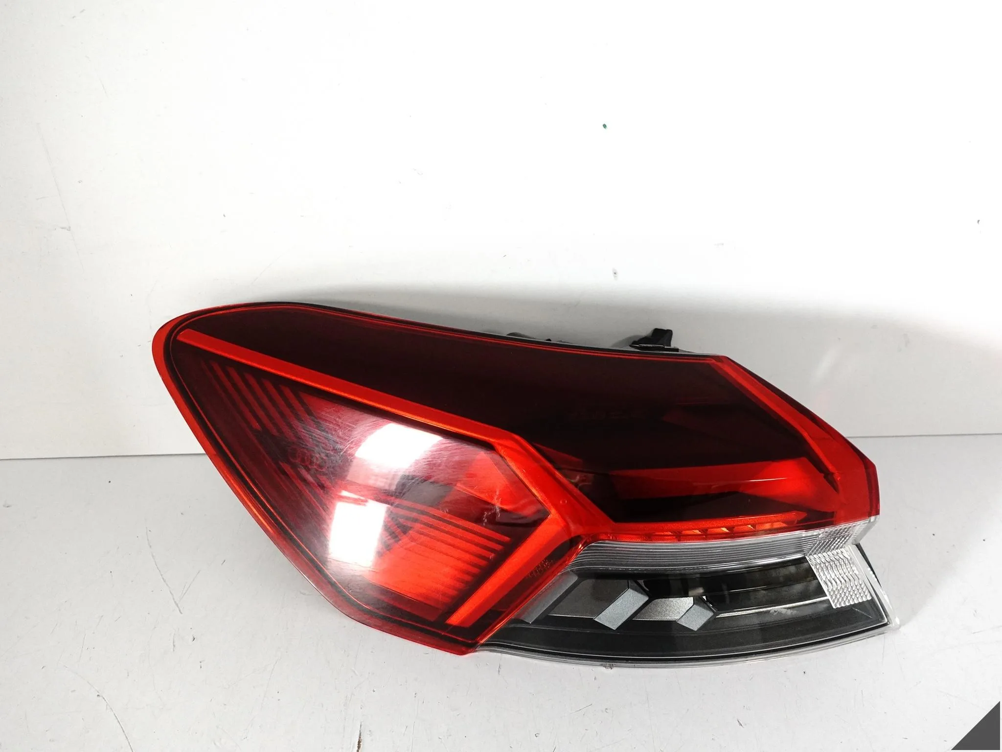 AUDI Q4 E-TRON 89A 21- LAMPA LED W BŁOTNIK LEWA TYŁ EU 89A945091 AUDI Q4 E-TRON 89A 21- LAMPA LED W BŁOTNIK LEWA TYŁ EU 89A945091