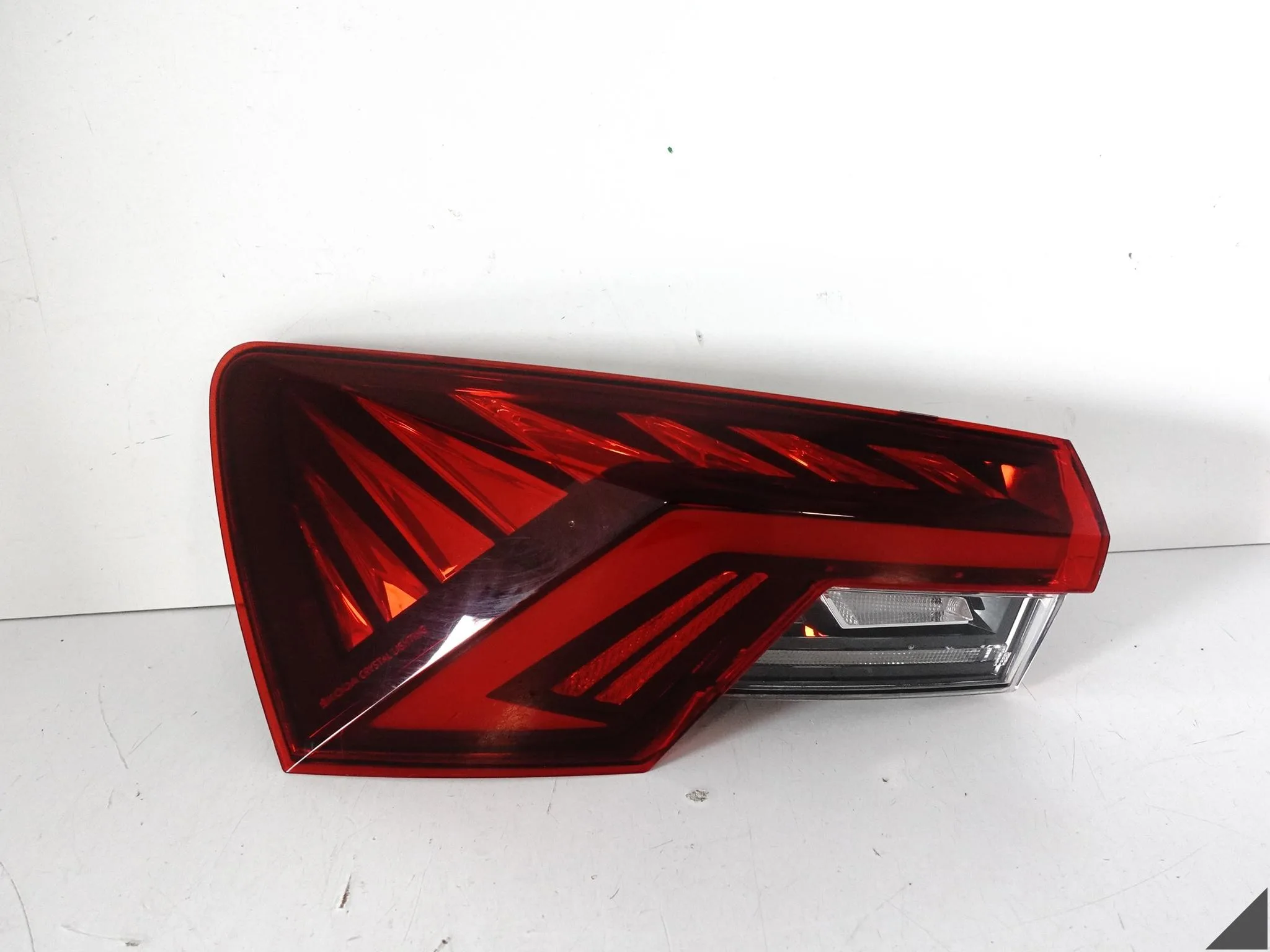 SKODA OCTAVIA IV 5E3 5E9 SEDAN KOMBI 19-24 LAMPA LED W BŁOTNIK LEWA TYŁ EU SKODA OCTAVIA IV 5E3 5E9 SEDAN KOMBI 19-24 LAMPA LED W BŁOTNIK LEWA TYŁ EU
