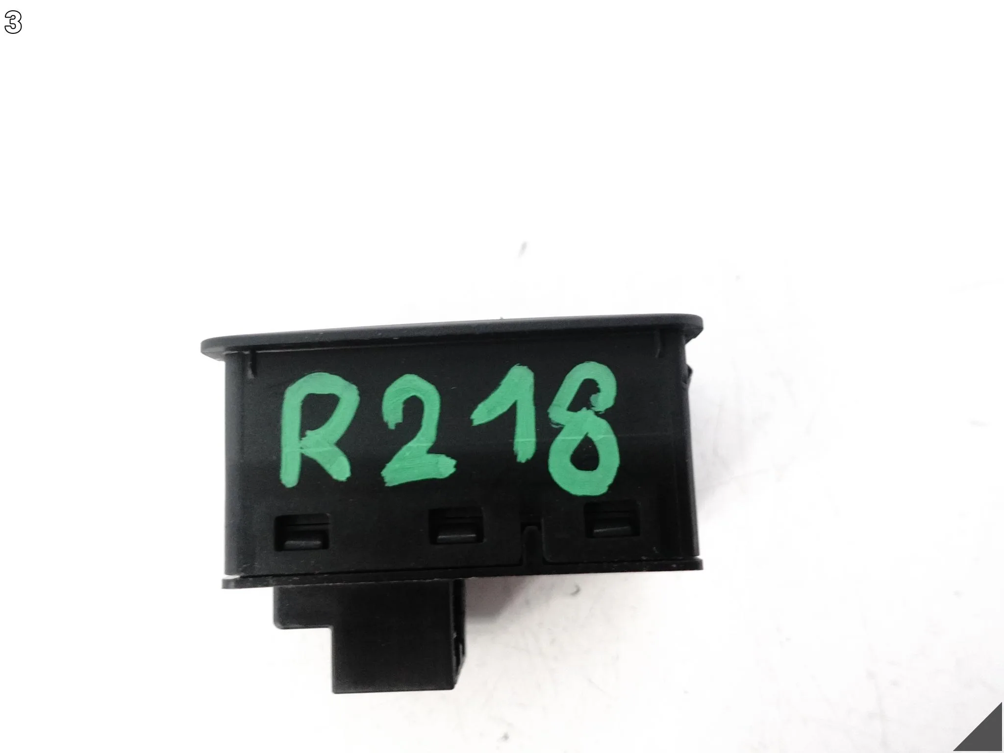 AUDI RS7 S7 A7 4G8 RS6 S6 4G0 A8 4H0 Q3 8U0 PRZYCISK OTWIERANIA KLAPY TYŁ AUDI RS7 S7 A7 4G8 RS6 S6 4G0 A8 4H0 Q3 8U0 PRZYCISK OTWIERANIA KLAPY TYŁ - obrazek 4