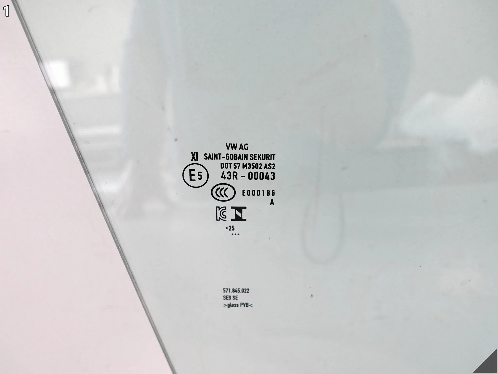 VW TIGUAN CT1 III 571 24- SZYBA BOCZNA PODWÓJNA W DRZWI PRAWA PRZÓD VW TIGUAN CT1 III 571 24- SZYBA BOCZNA PODWÓJNA W DRZWI PRAWA PRZÓD - obrazek 2