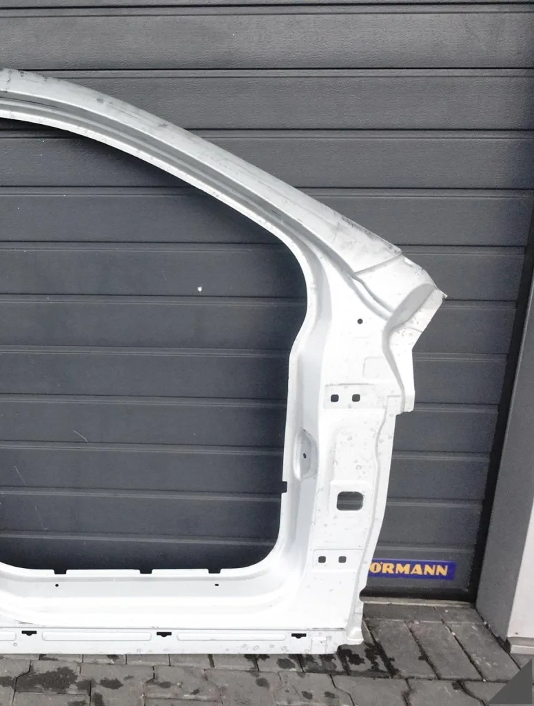 MERCEDES GLA H247 19-26 LIFT EQA H243 21- SŁUPEK A DACH PRÓG PRAWY PRZÓD