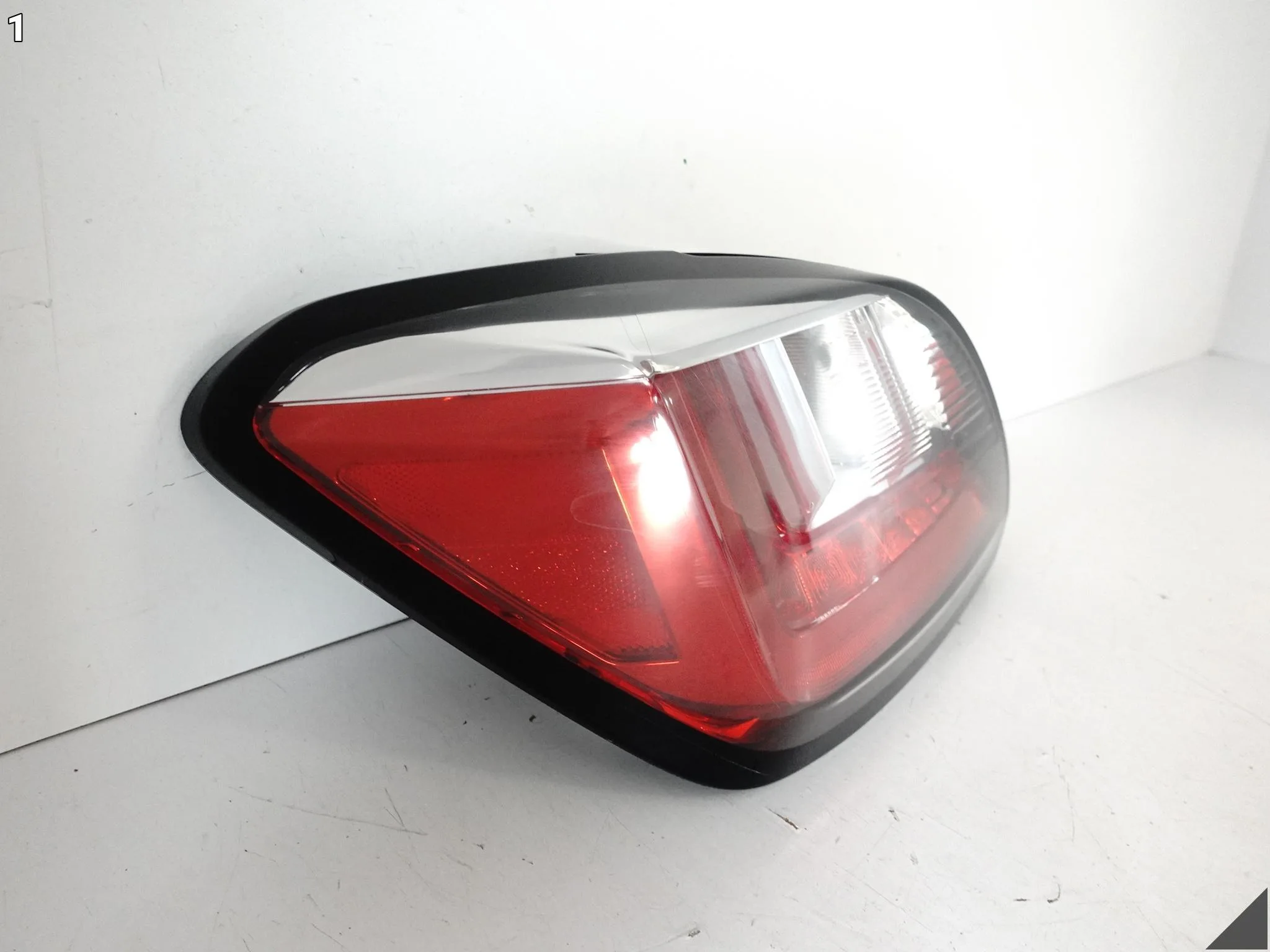 MITSUBISHI SPACE STAR II LIFT 20- LAMPA ZWYKŁA + LED W BŁOTNIK LEWA TYŁ EU MITSUBISHI SPACE STAR II LIFT 20- LAMPA ZWYKŁA + LED W BŁOTNIK LEWA TYŁ EU - obrazek 2