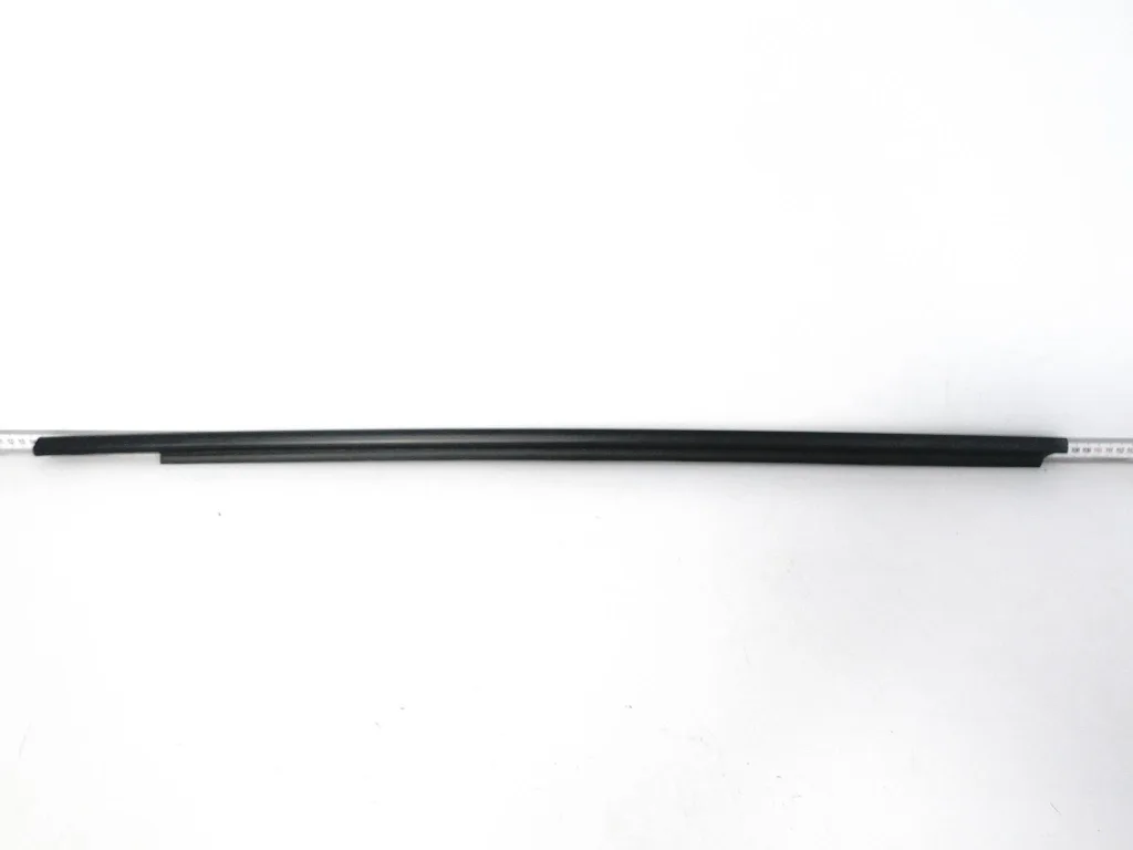 TOYOTA YARIS IV 4 19- LISTWA ZGARNIAJĄCA SZYBY DRZWI PRZÓD LEWA 68210-K0011