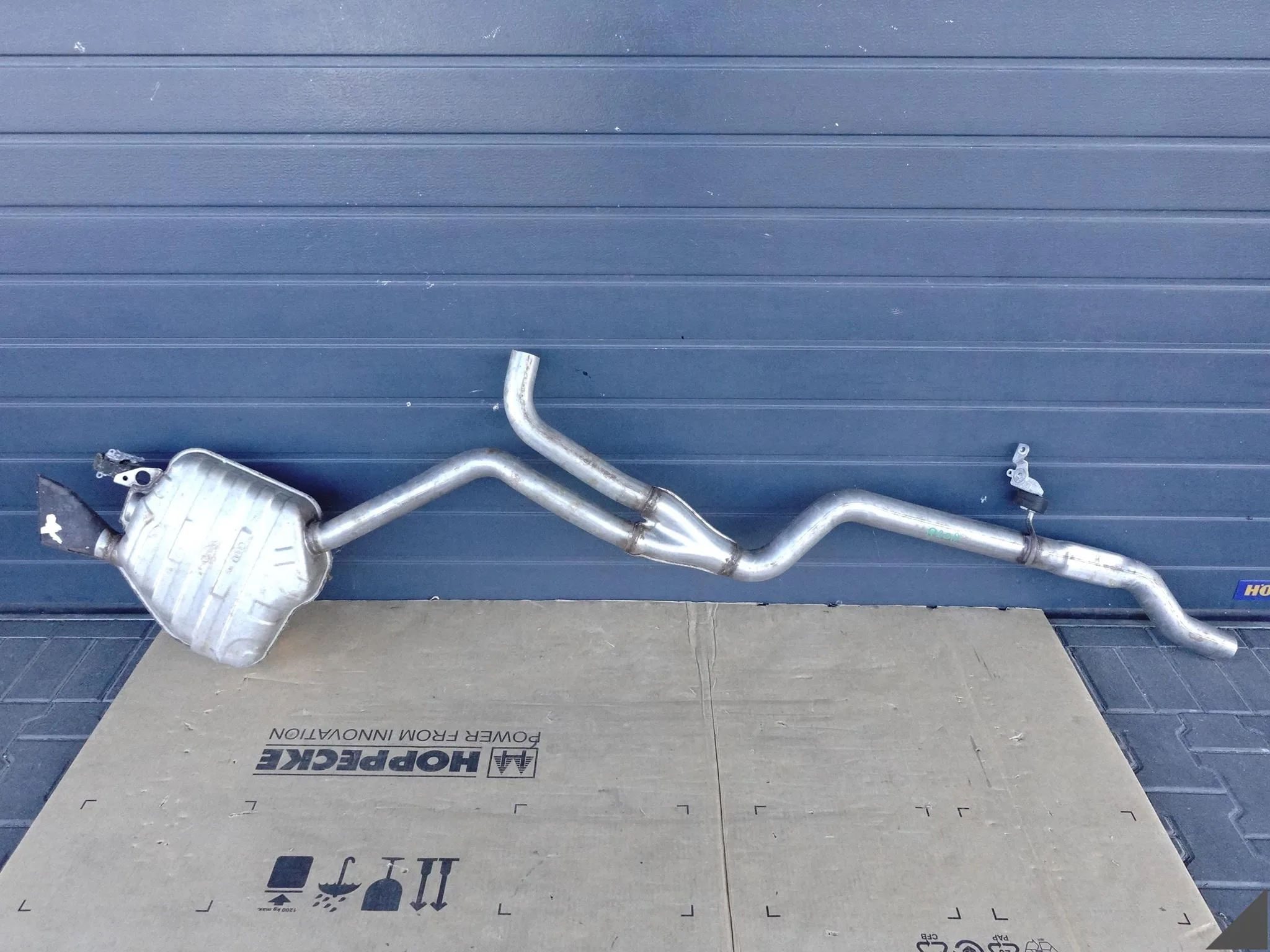 AUDI A7 4G8 A6 4G0 C7 10-18 WYDECH TŁUMIK UKŁAD WYDECHOWY LEWY TYŁ 3.0 TDI AUDI A7 4G8 A6 4G0 C7 10-18 WYDECH TŁUMIK UKŁAD WYDECHOWY LEWY TYŁ 3.0 TDI