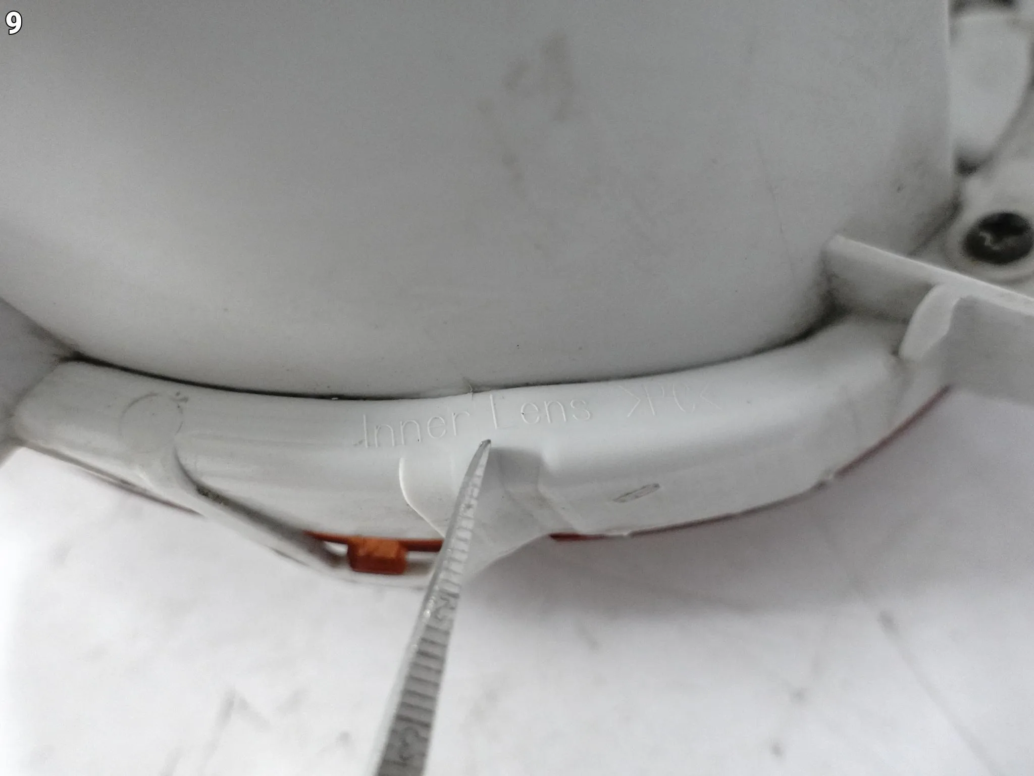 TOYOTA YARIS III LIFT 14-17 LAMPA ŚWIATŁO COFANIA ZDERZAK SPOILER TYŁ PRAWA TOYOTA YARIS III LIFT 14-17 LAMPA ŚWIATŁO COFANIA ZDERZAK SPOILER TYŁ PRAWA - obrazek 10