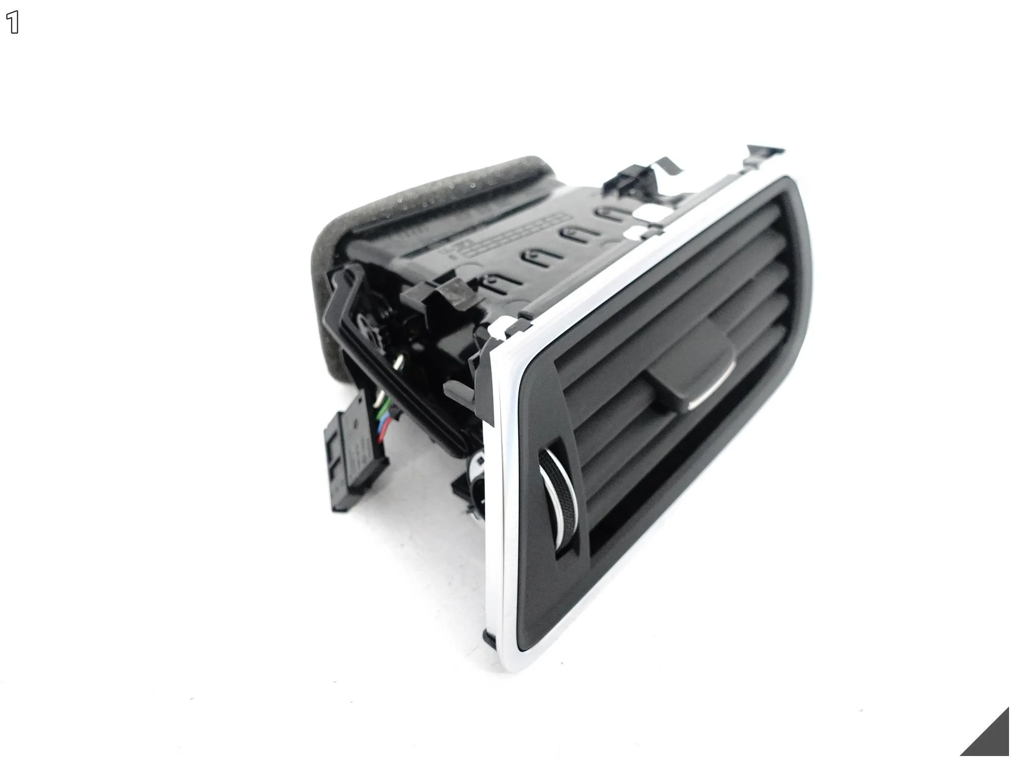 AUDI A7 S7 RS7 4G8 C7 LIFT 14-18 KRATKA NAWIEWU LISTWA DEKOR PRAWA PRZÓD AUDI A7 S7 RS7 4G8 C7 LIFT 14-18 KRATKA NAWIEWU LISTWA DEKOR PRAWA PRZÓD - obrazek 2