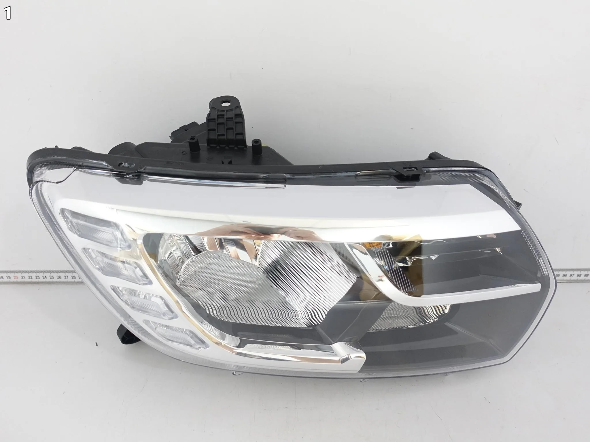 DACIA SANDERO LOGAN II 2 LIFT 17-20 LAMPA PRAWA ZWYKŁA HALOGEN H7 + LED EU DACIA SANDERO LOGAN II 2 LIFT 17-20 LAMPA PRAWA ZWYKŁA HALOGEN H7 + LED EU - obrazek 2