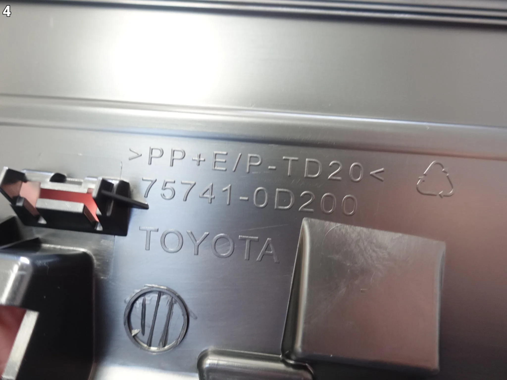 TOYOTA YARIS III LIFT 17-20 LISTWA DOKŁADKA NA DRZWI TYŁ PRAWA NOWA ORG TOYOTA YARIS III LIFT 17-20 LISTWA DOKŁADKA NA DRZWI TYŁ PRAWA NOWA ORG - obrazek 5