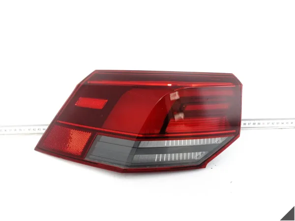 VW GOLF VIII 5H0 5H9 HB VARIANT KOMBI 19-24 LAMPA LED W BŁOTNIK LEWA TYŁ EU