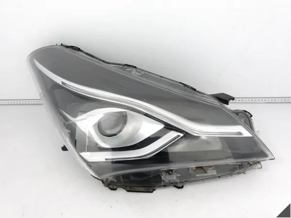 TOYOTA YARIS III 3 LIFT 17-19 LAMPA HALOGEN ZWYKŁA + LED PRAWA PRZÓD EUROPA TOYOTA YARIS III 3 LIFT 17-19 LAMPA HALOGEN ZWYKŁA + LED PRAWA PRZÓD EUROPA