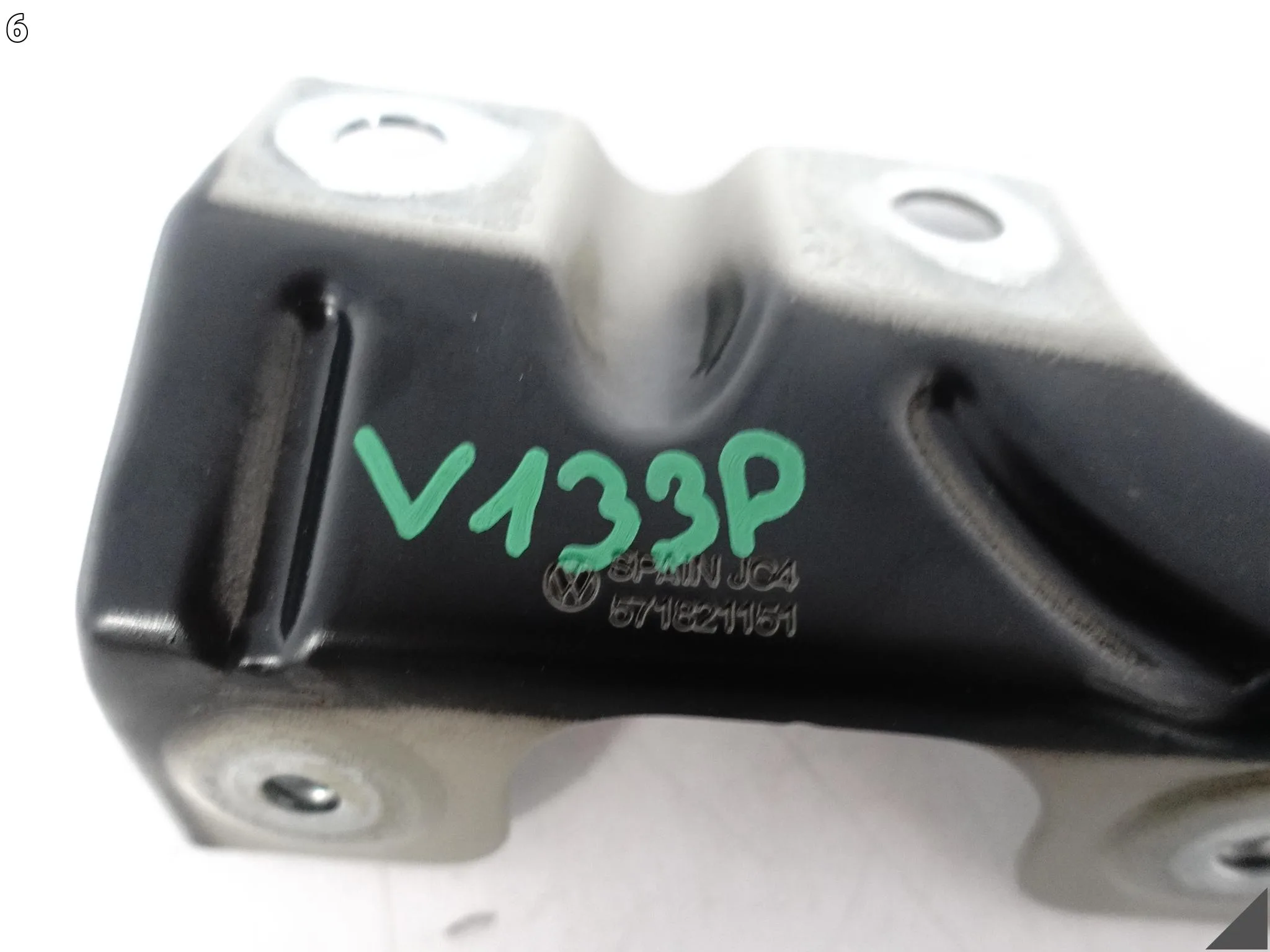 VW TIGUAN CT1 III 571 24- ŚLIZG MOCOWANIE PODPORA W BŁOTNIK PRZÓD LEWY Y9T VW TIGUAN CT1 III 571 24- ŚLIZG MOCOWANIE PODPORA W BŁOTNIK PRZÓD LEWY Y9T - obrazek 7