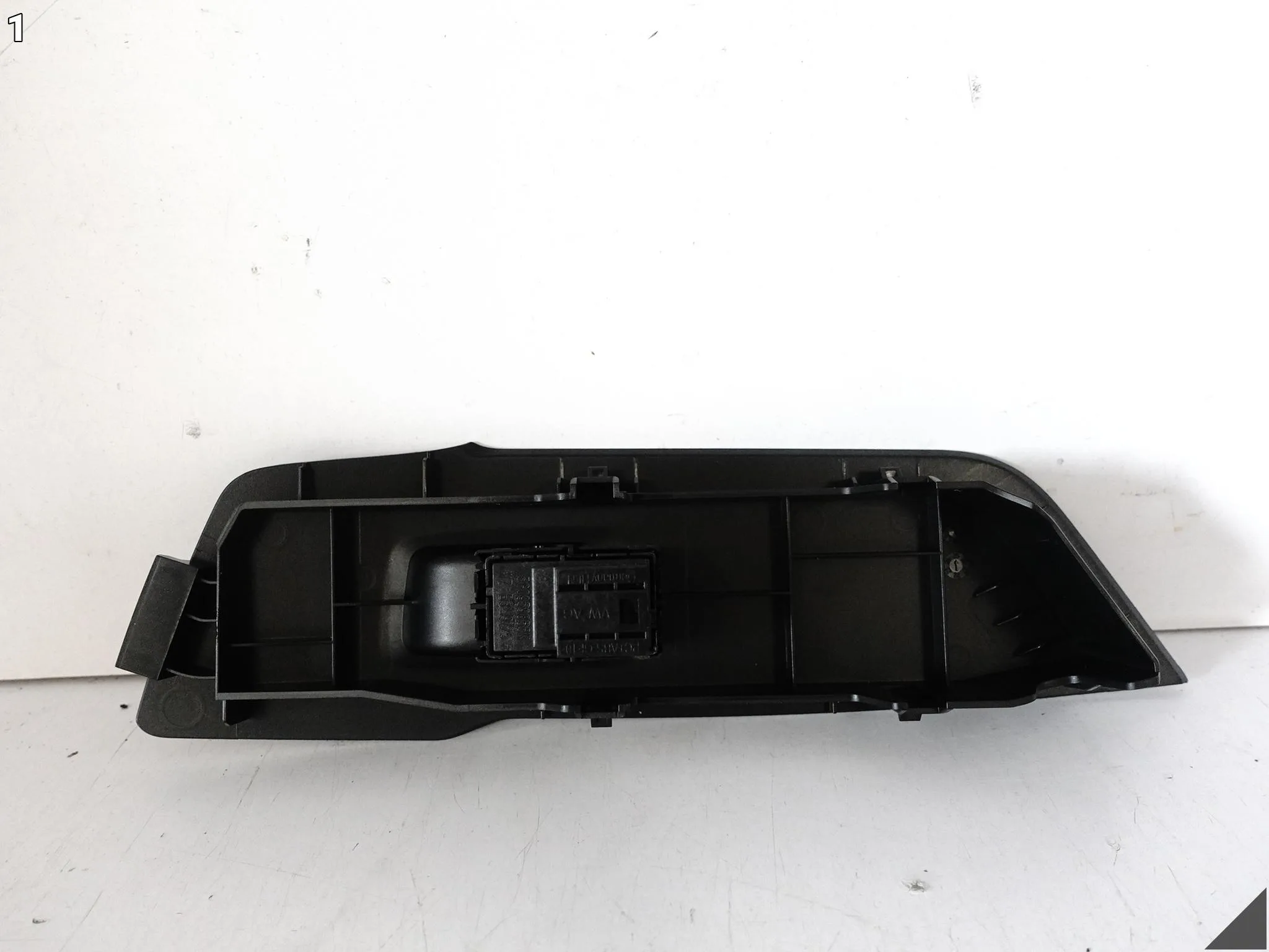 VW TIGUAN CT1 III 571 24- PRZEŁĄCZNIK OSŁONA ZAŚLEPKA W DRZWI PRAWY PRZÓD VW TIGUAN CT1 III 571 24- PRZEŁĄCZNIK OSŁONA ZAŚLEPKA W DRZWI PRAWY PRZÓD - obrazek 2