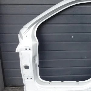 MERCEDES GLA H247 19-26 LIFT EQA H243 21- SŁUPEK A DACH PRÓG LEWY PRZÓD
