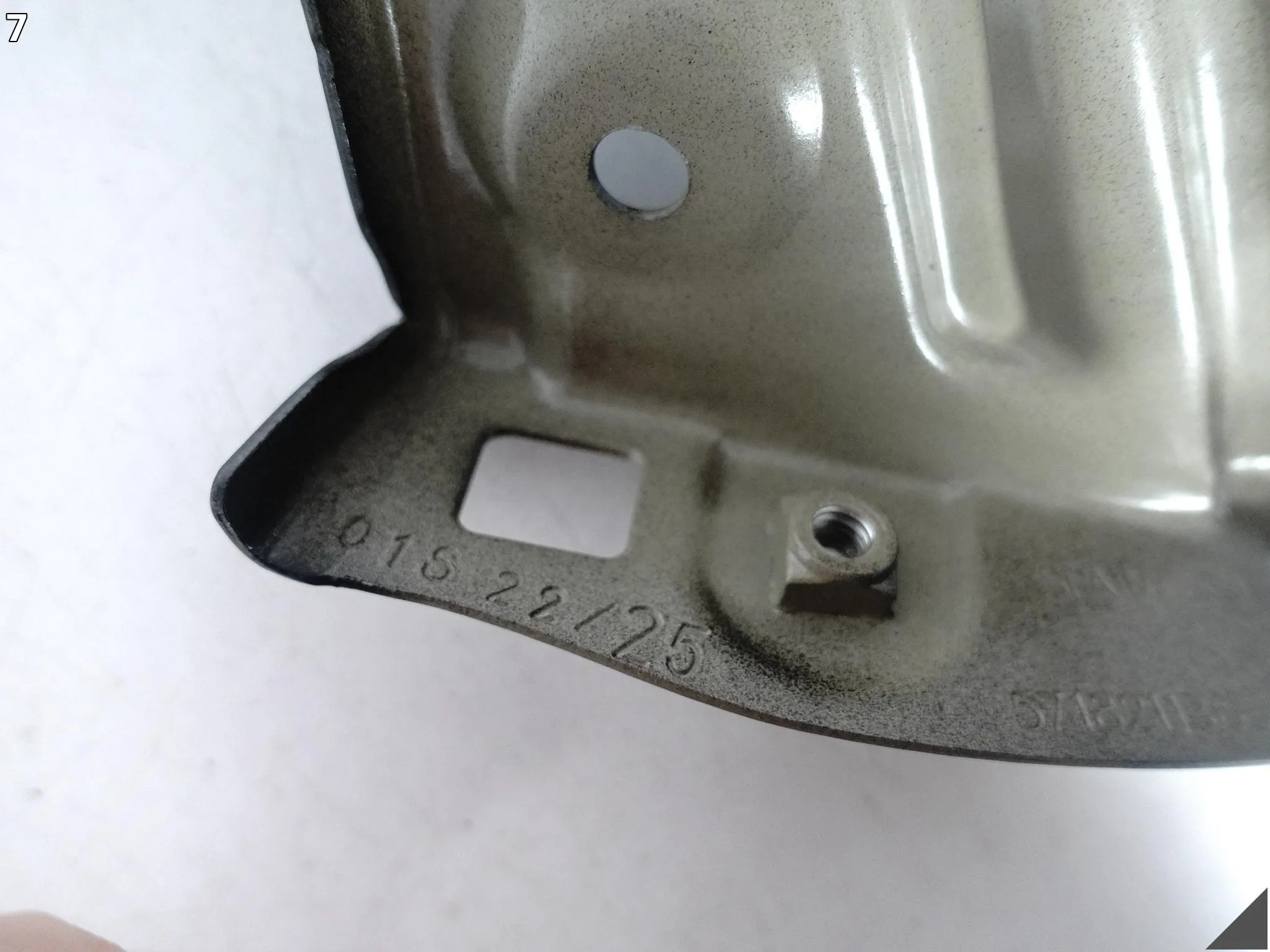 VW TIGUAN CT1 III 571 24- ŚLIZG MOCOWANIE PODPORA W BŁOTNIK PRZÓD PRAWY Y9T VW TIGUAN CT1 III 571 24- ŚLIZG MOCOWANIE PODPORA W BŁOTNIK PRZÓD PRAWY Y9T - obrazek 8
