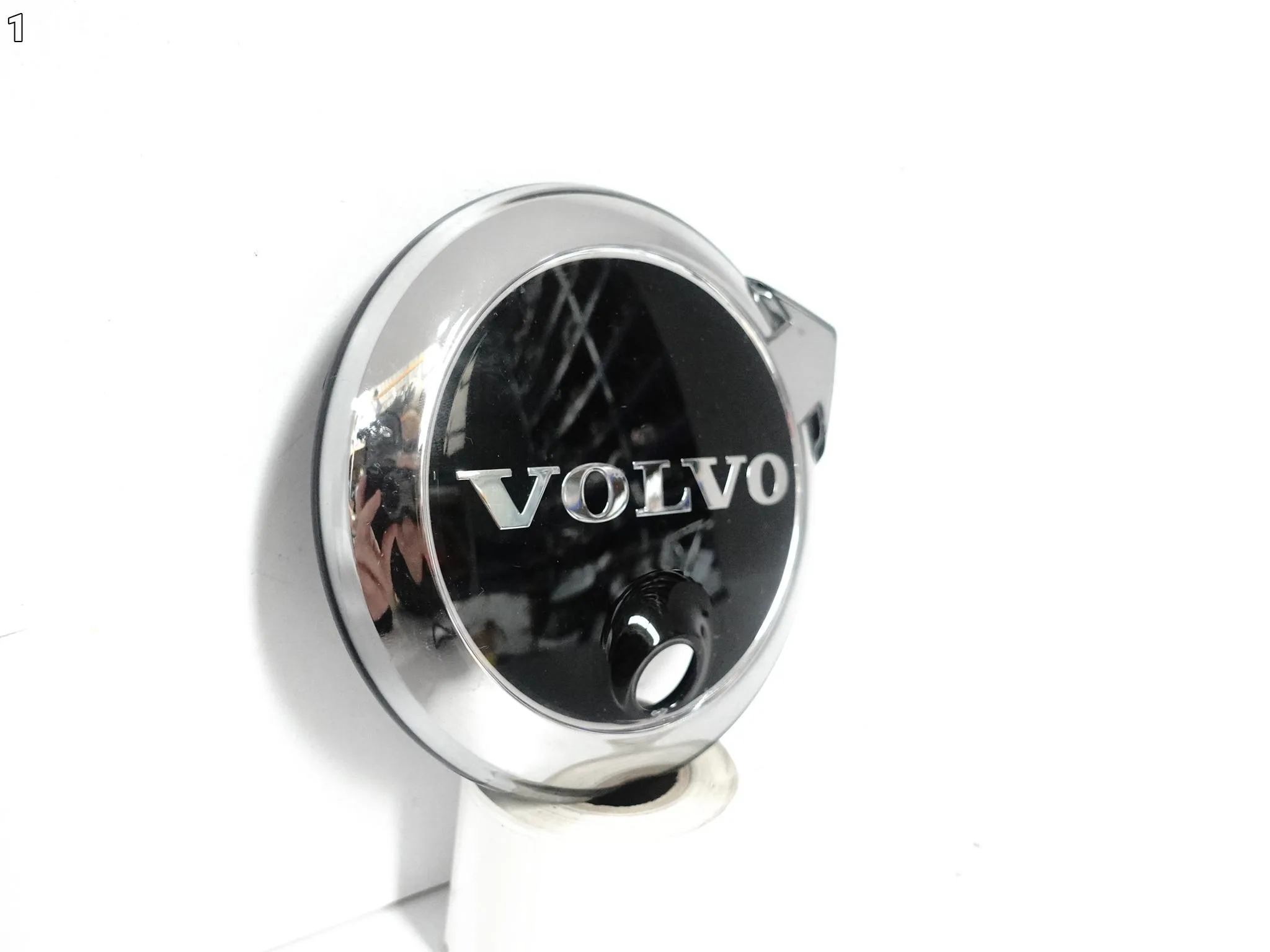 VOLVO EX40 V90 S90 V60 II ZNACZEK EMBLEMAT POD KAMERĘ RADAR GRZANY PRZÓD VOLVO EX40 V90 S90 V60 II ZNACZEK EMBLEMAT POD KAMERĘ RADAR GRZANY PRZÓD - obrazek 2