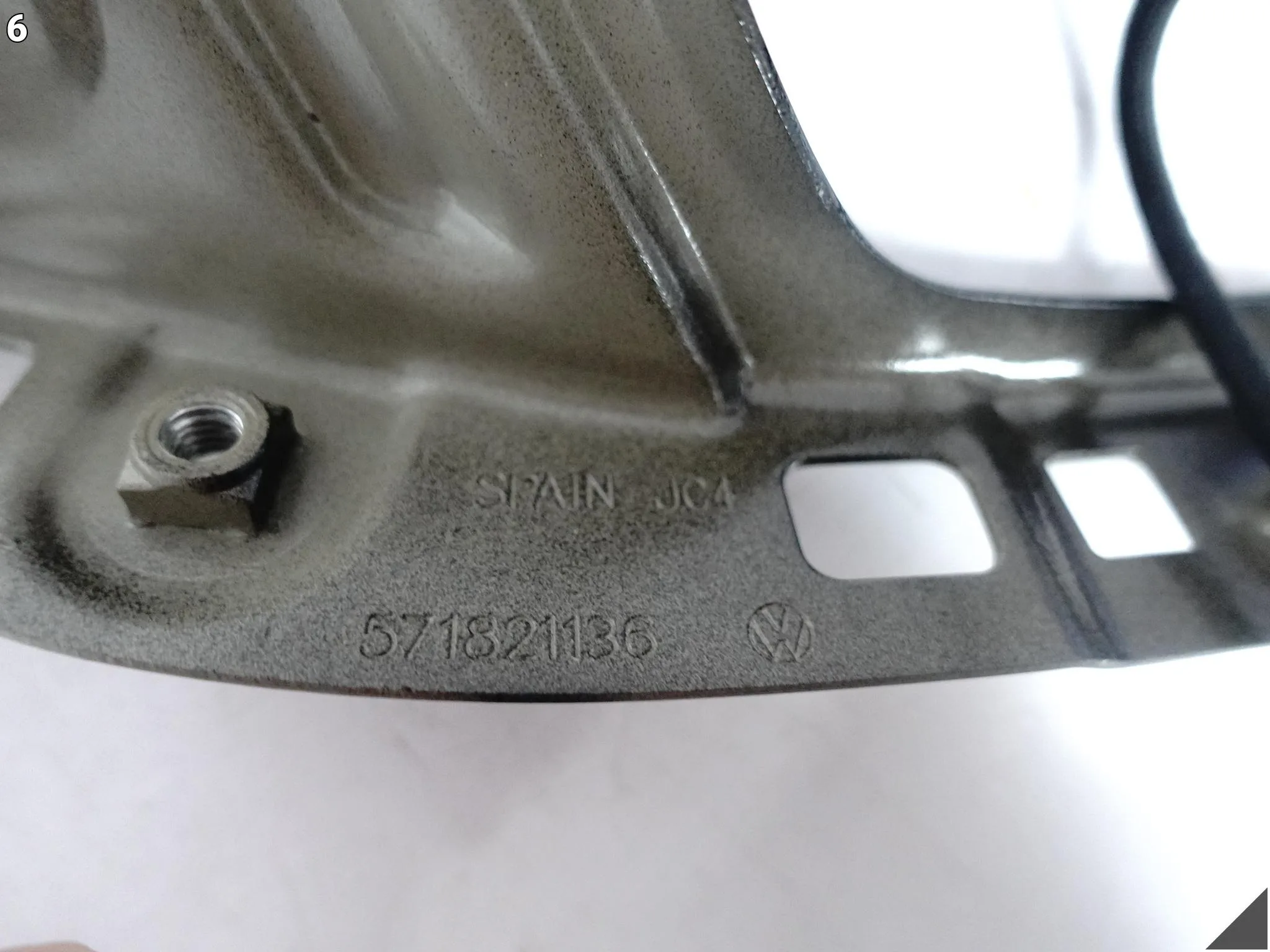 VW TIGUAN CT1 III 571 24- ŚLIZG MOCOWANIE PODPORA W BŁOTNIK PRZÓD PRAWY Y9T VW TIGUAN CT1 III 571 24- ŚLIZG MOCOWANIE PODPORA W BŁOTNIK PRZÓD PRAWY Y9T - obrazek 7