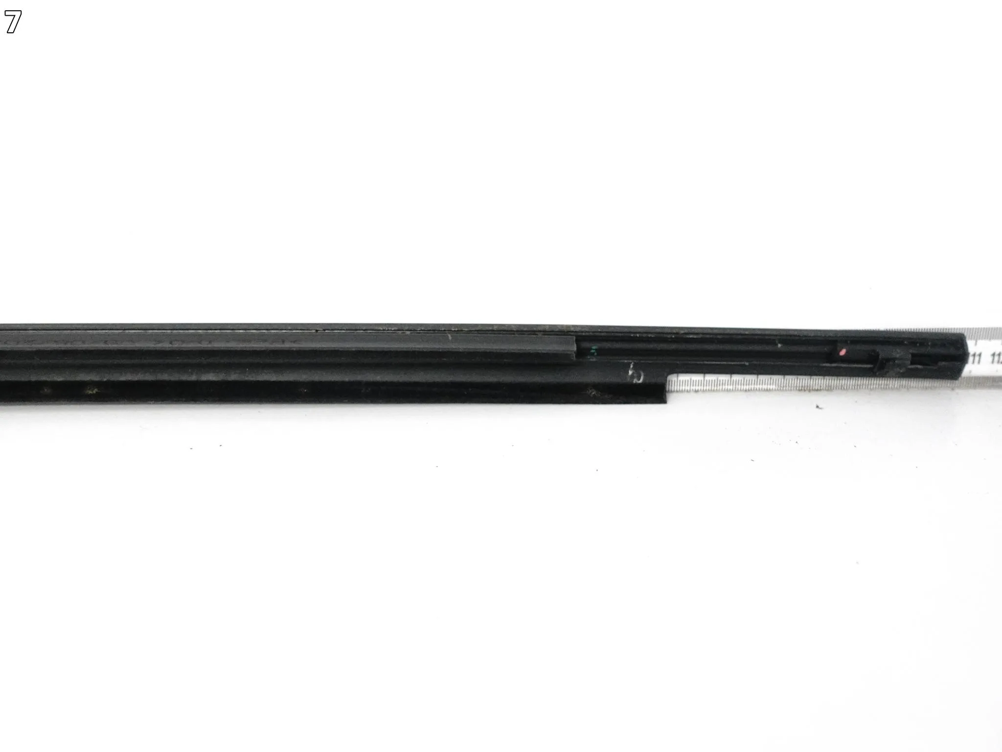 TOYOTA YARIS IV 4 19- LISTWA ZGARNIAJĄCA SZYBY DRZWI PRZÓD LEWA 68210-K0011 TOYOTA YARIS IV 4 19- LISTWA ZGARNIAJĄCA SZYBY DRZWI PRZÓD LEWA 68210-K0011 - obrazek 8
