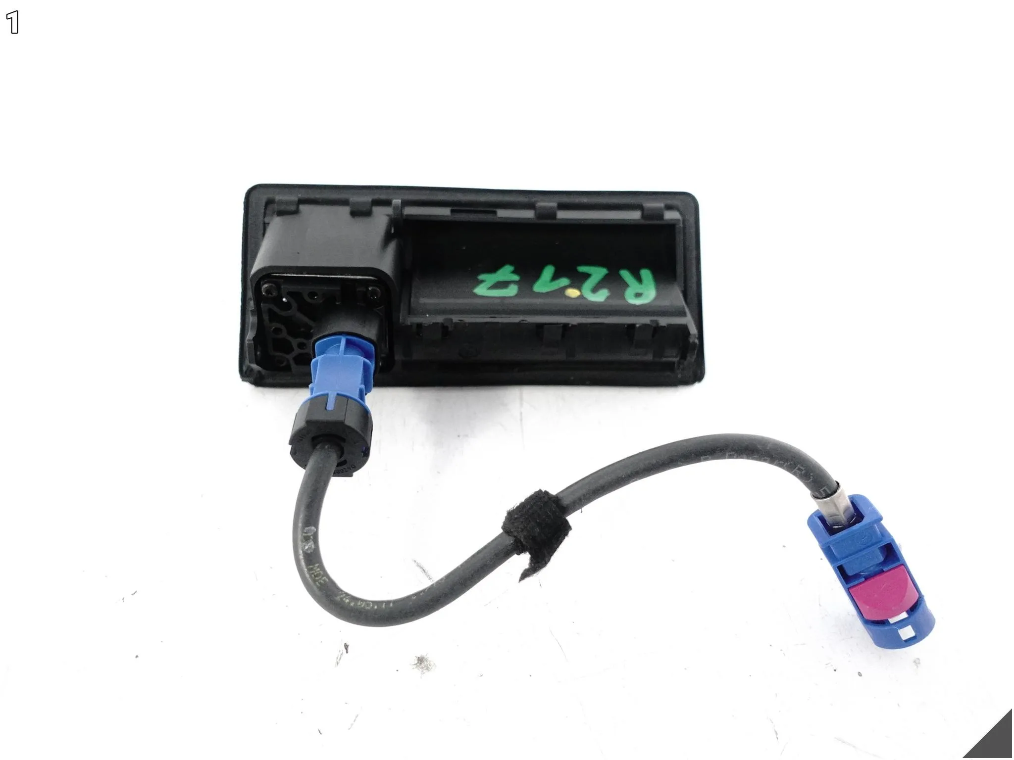 AUDI A7 S7 4G8 A6 S6 4G0 C7 VW TOUAREG KAMERA OBUDOWA KLAMKA UCHWYT KLAPA AUDI A7 S7 4G8 A6 S6 4G0 C7 VW TOUAREG KAMERA OBUDOWA KLAMKA UCHWYT KLAPA - obrazek 2