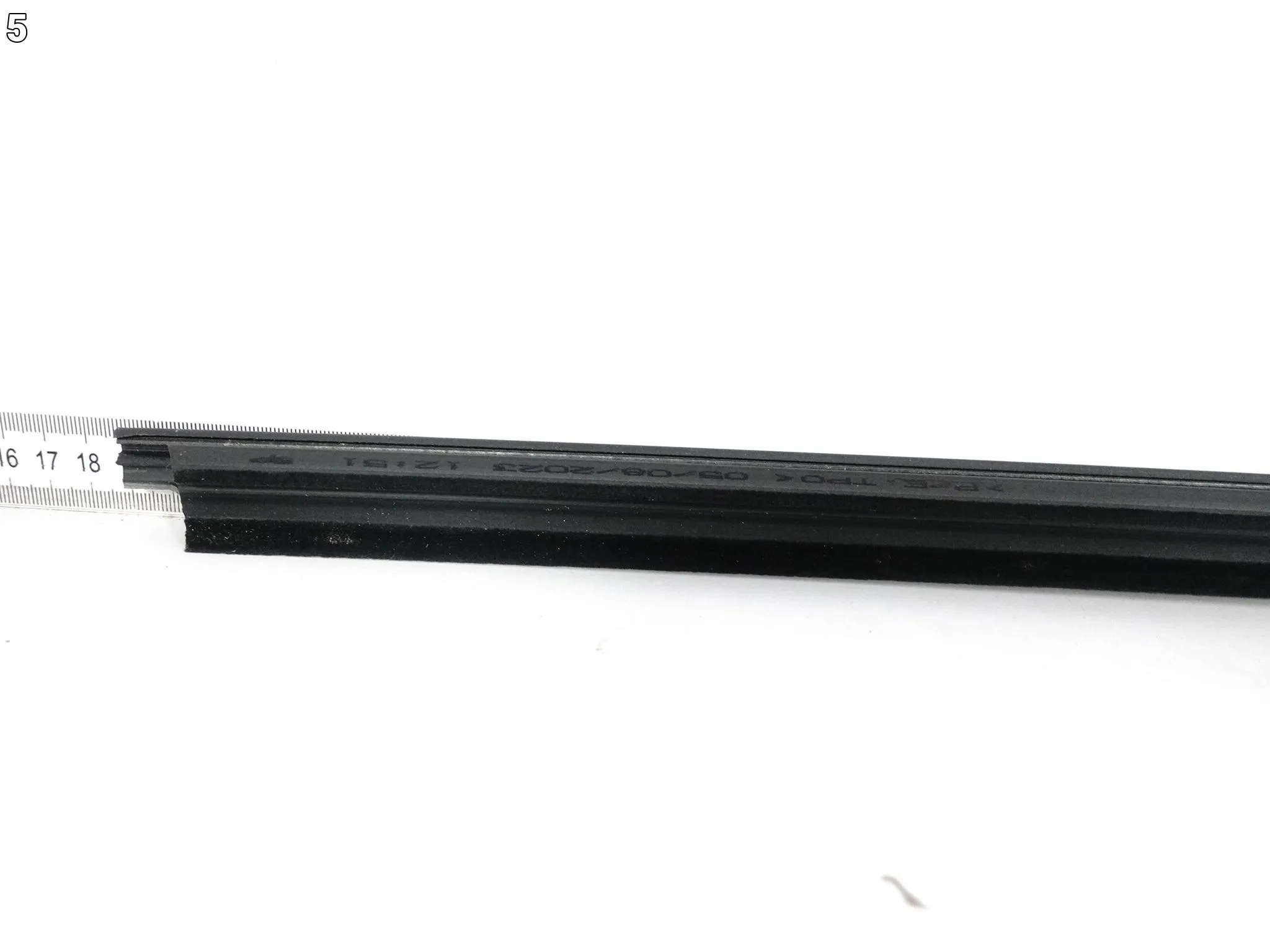 TOYOTA YARIS IV 4 19- LISTWA ZGARNIAJĄCA SZYBY DRZWI PRZÓD LEWA 68210-K0011 TOYOTA YARIS IV 4 19- LISTWA ZGARNIAJĄCA SZYBY DRZWI PRZÓD LEWA 68210-K0011 - obrazek 6