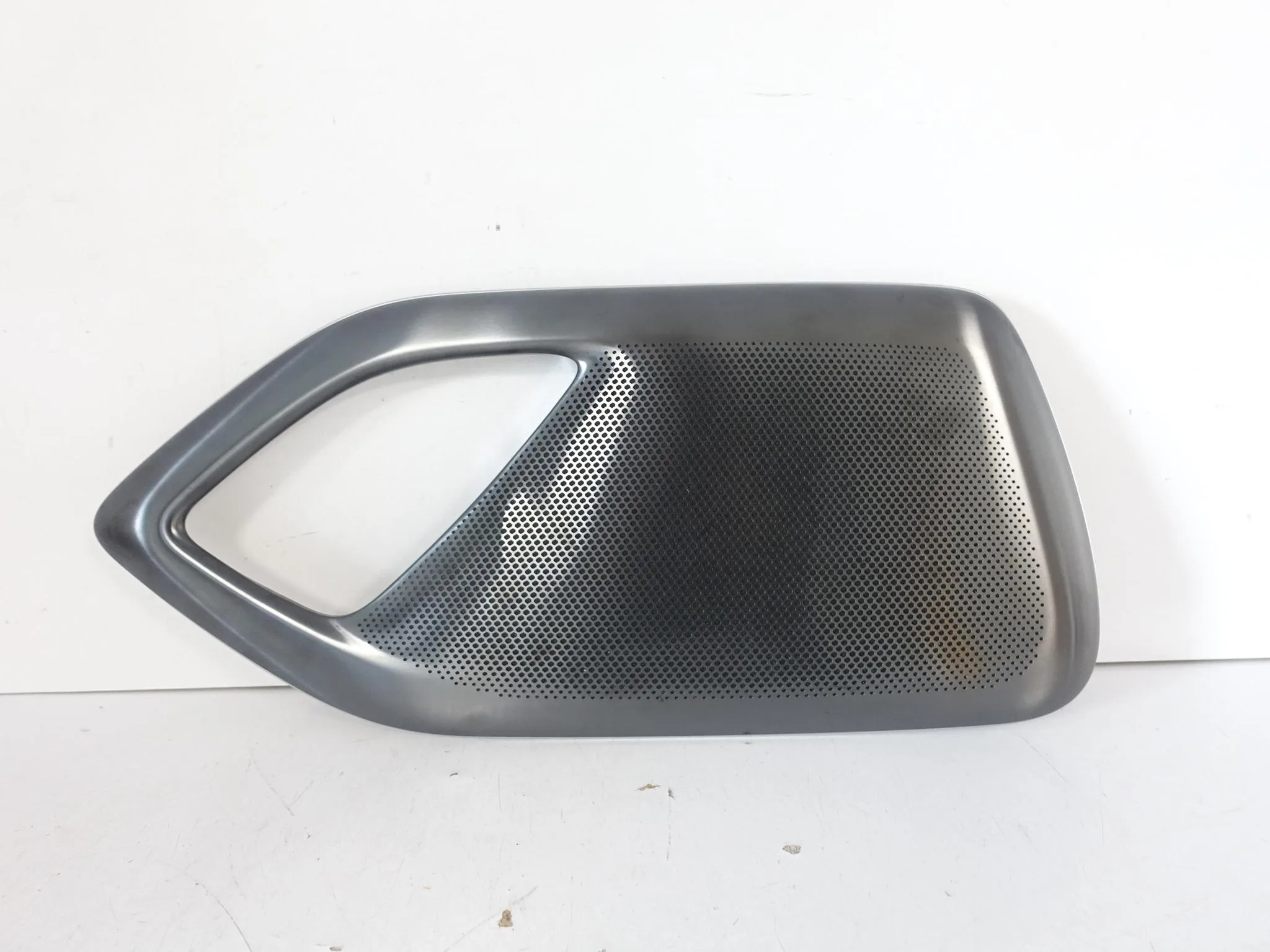 FERRARI PUROSANGUE F175 23- OSŁONA DEKOR BLENDA GŁOŚNIKA DRZWI LEWA PRZÓD FERRARI PUROSANGUE F175 23- OSŁONA DEKOR BLENDA GŁOŚNIKA DRZWI LEWA PRZÓD