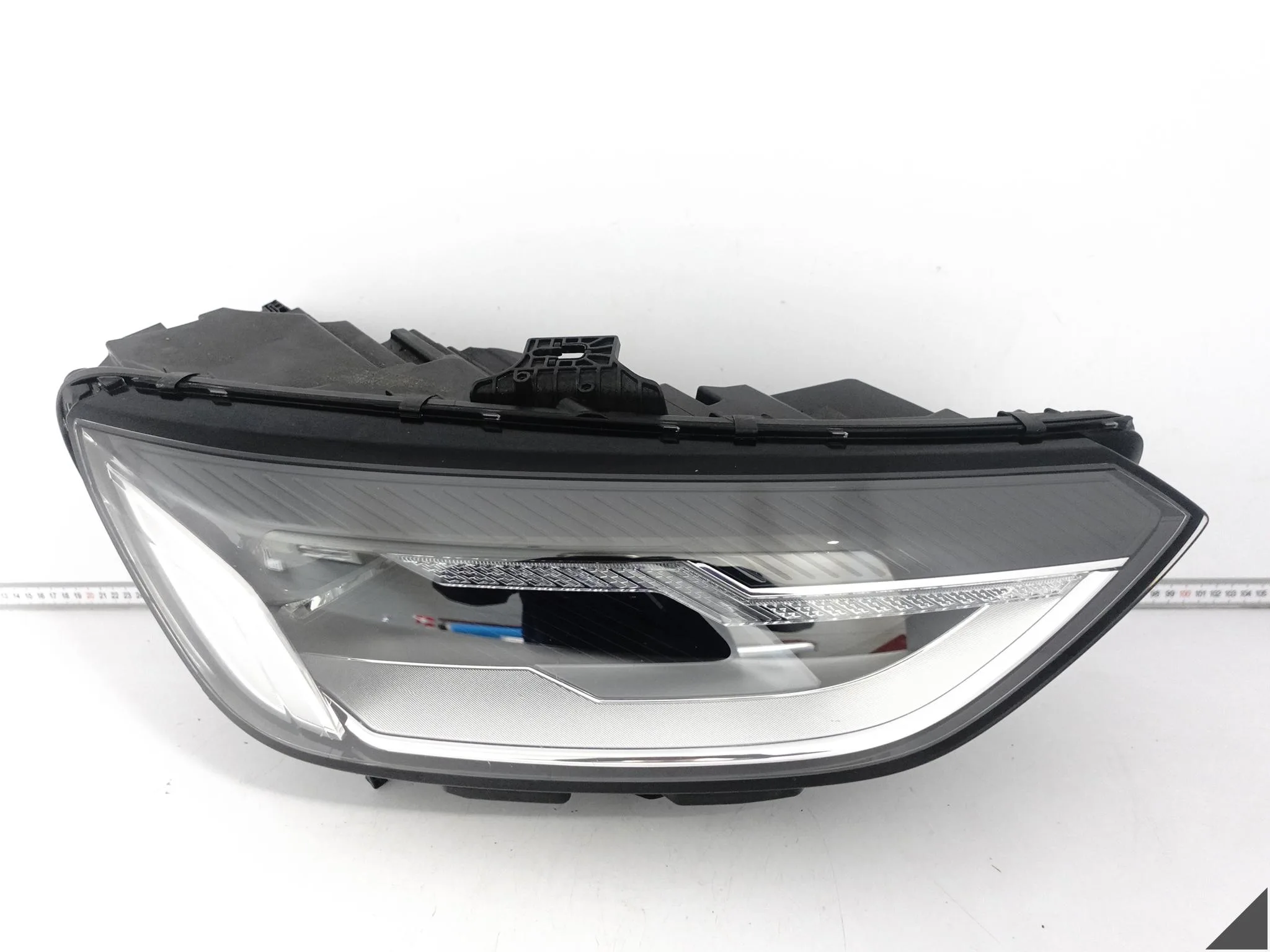 AUDI A4 S4 B9 8W0 LIFT 19-24 LAMPA BASIS FULL LED PRAWA PRZÓD EUROPA ŁADNA AUDI A4 S4 B9 8W0 LIFT 19-24 LAMPA BASIS FULL LED PRAWA PRZÓD EUROPA ŁADNA