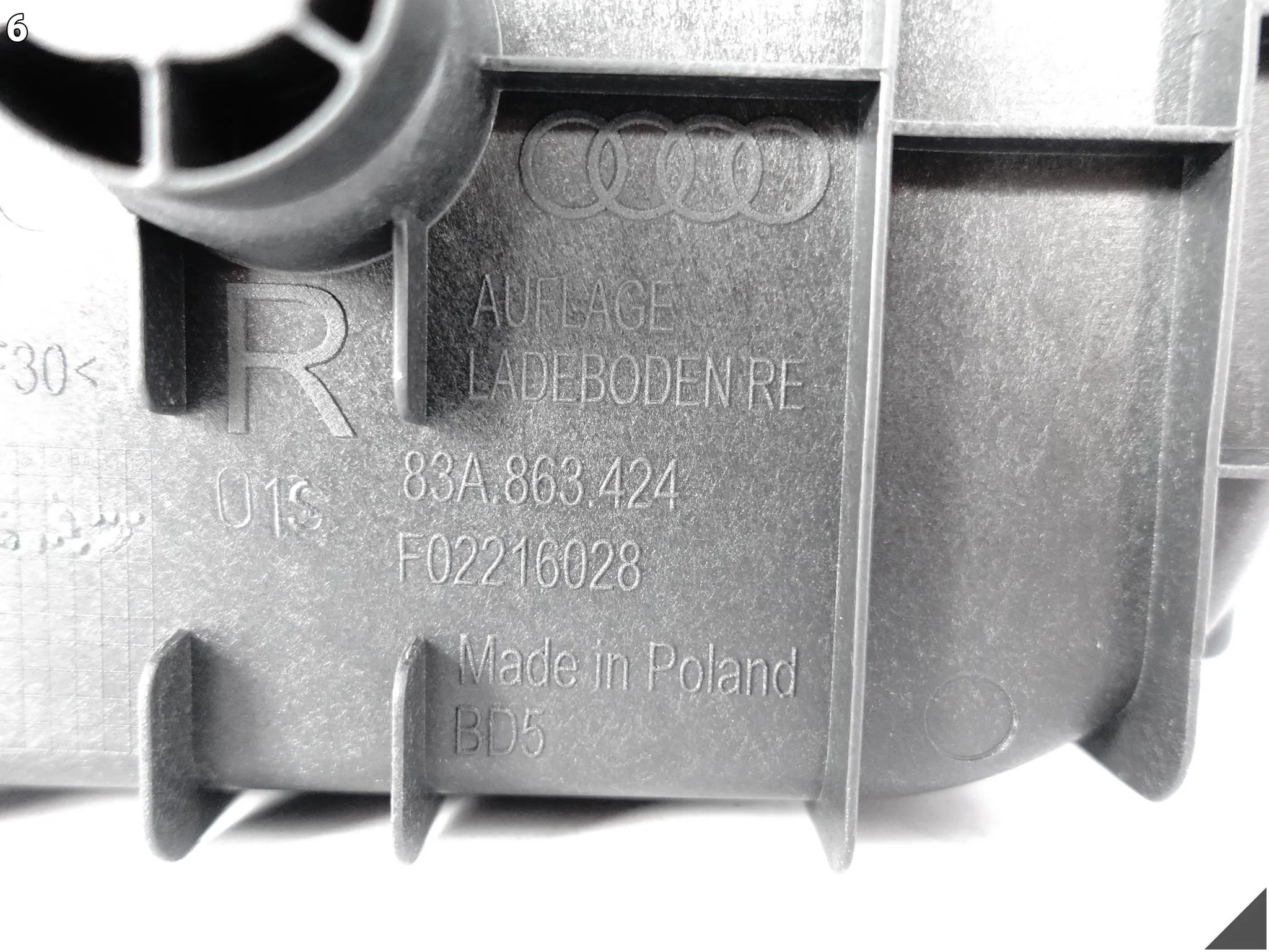 AUDI Q3 II 83A F3 18-25 PODPORA WSPORNIK UCHWYT BOCZEK BAGAŻNIKA PRAWY TYŁ AUDI Q3 II 83A F3 18-25 PODPORA WSPORNIK UCHWYT BOCZEK BAGAŻNIKA PRAWY TYŁ - obrazek 7