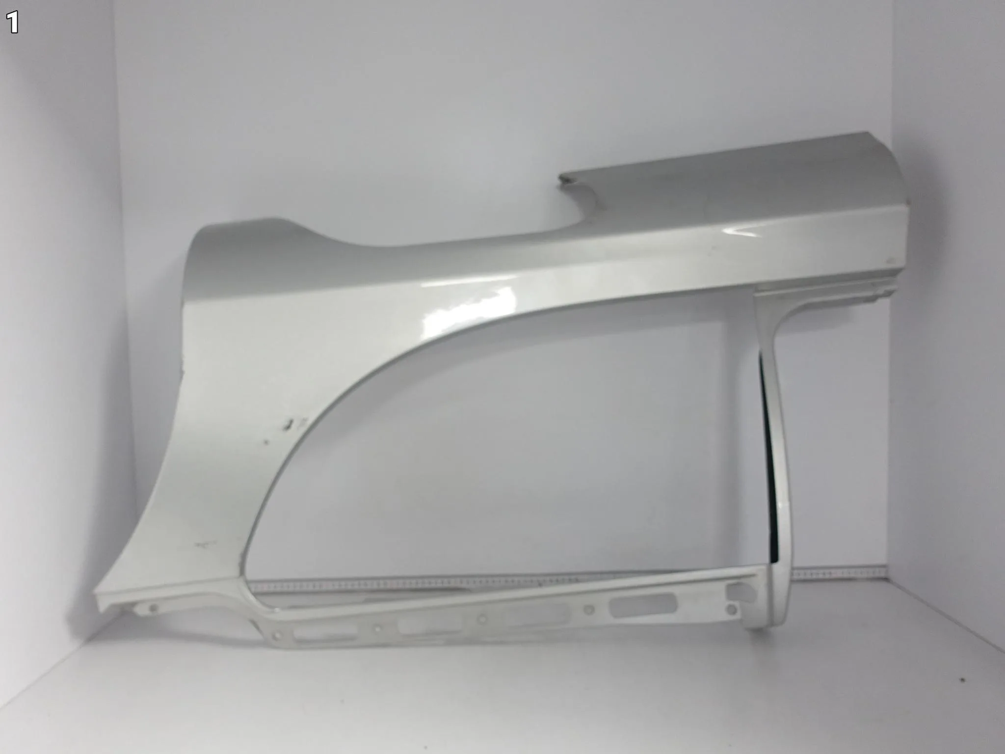 MERCEDES SLR McLAREN C199 R199 Z199 03-10 BŁOTNIK PANEL PRÓG PRAWY PRZÓD MERCEDES SLR McLAREN C199 R199 Z199 03-10 BŁOTNIK PANEL PRÓG PRAWY PRZÓD - obrazek 2