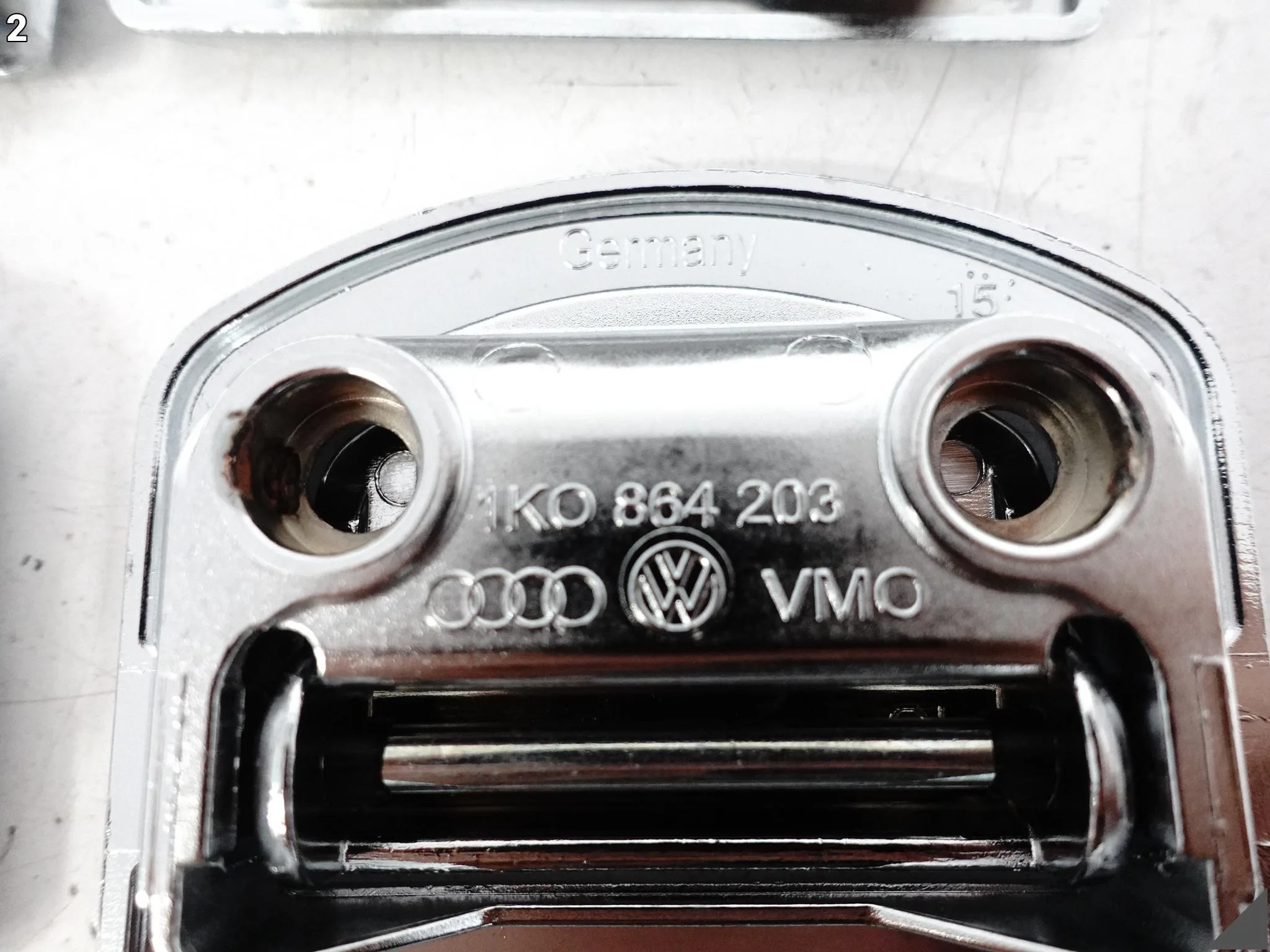 AUDI A6 S6 RS6 4G0 A7 S7 RS7 4G8 C7 10-18 UCHWYTY BAGAŻNIK TYŁ CHROM AUDI A6 S6 RS6 4G0 A7 S7 RS7 4G8 C7 10-18 UCHWYTY BAGAŻNIK TYŁ CHROM - obrazek 3