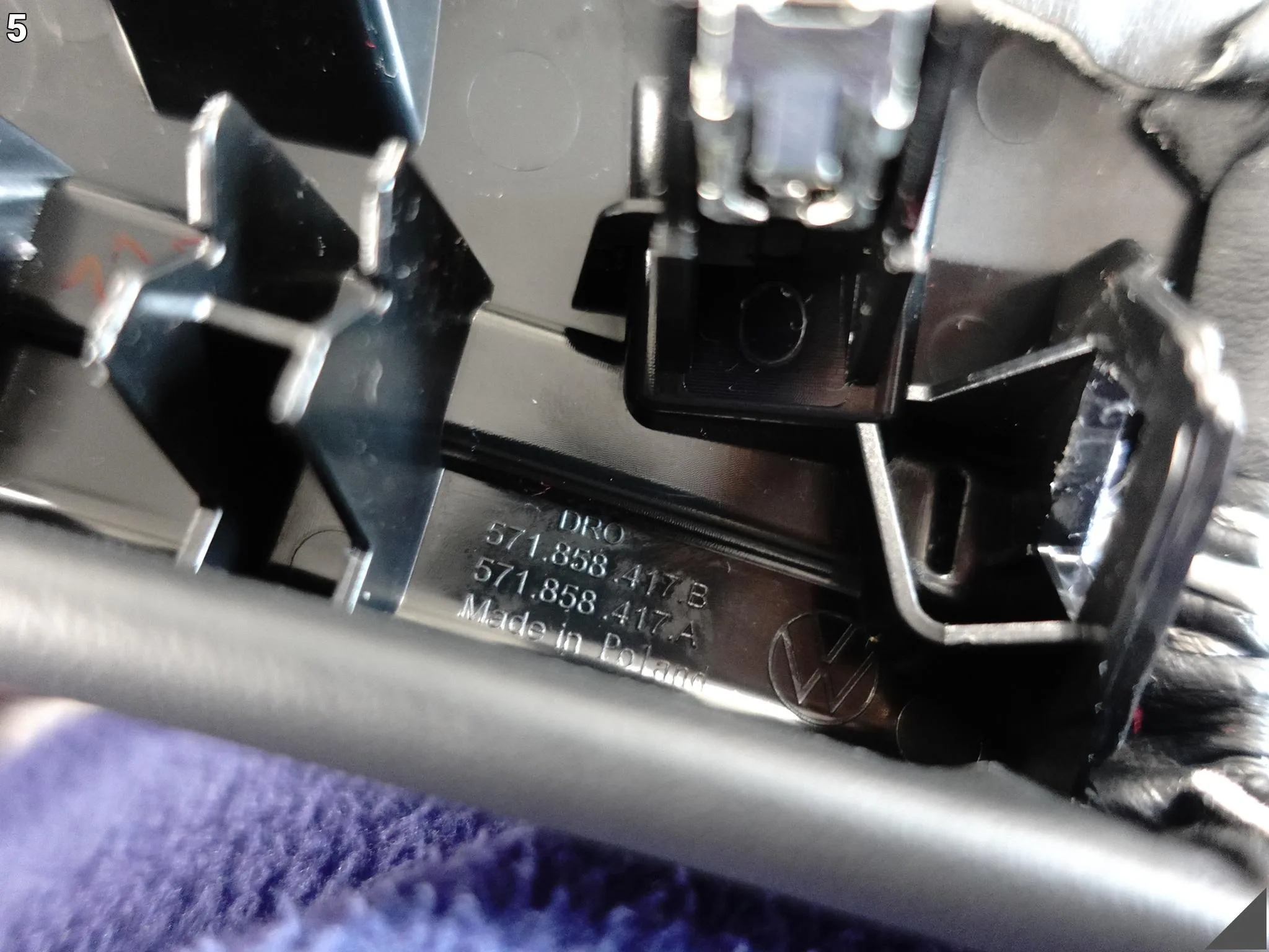 VW TIGUAN CT1 III 571 24- LISTWA OSŁONA PANEL DEKOR DESKI ROZDZIELCZEJ AIG VW TIGUAN CT1 III 571 24- LISTWA OSŁONA PANEL DEKOR DESKI ROZDZIELCZEJ AIG - obrazek 6