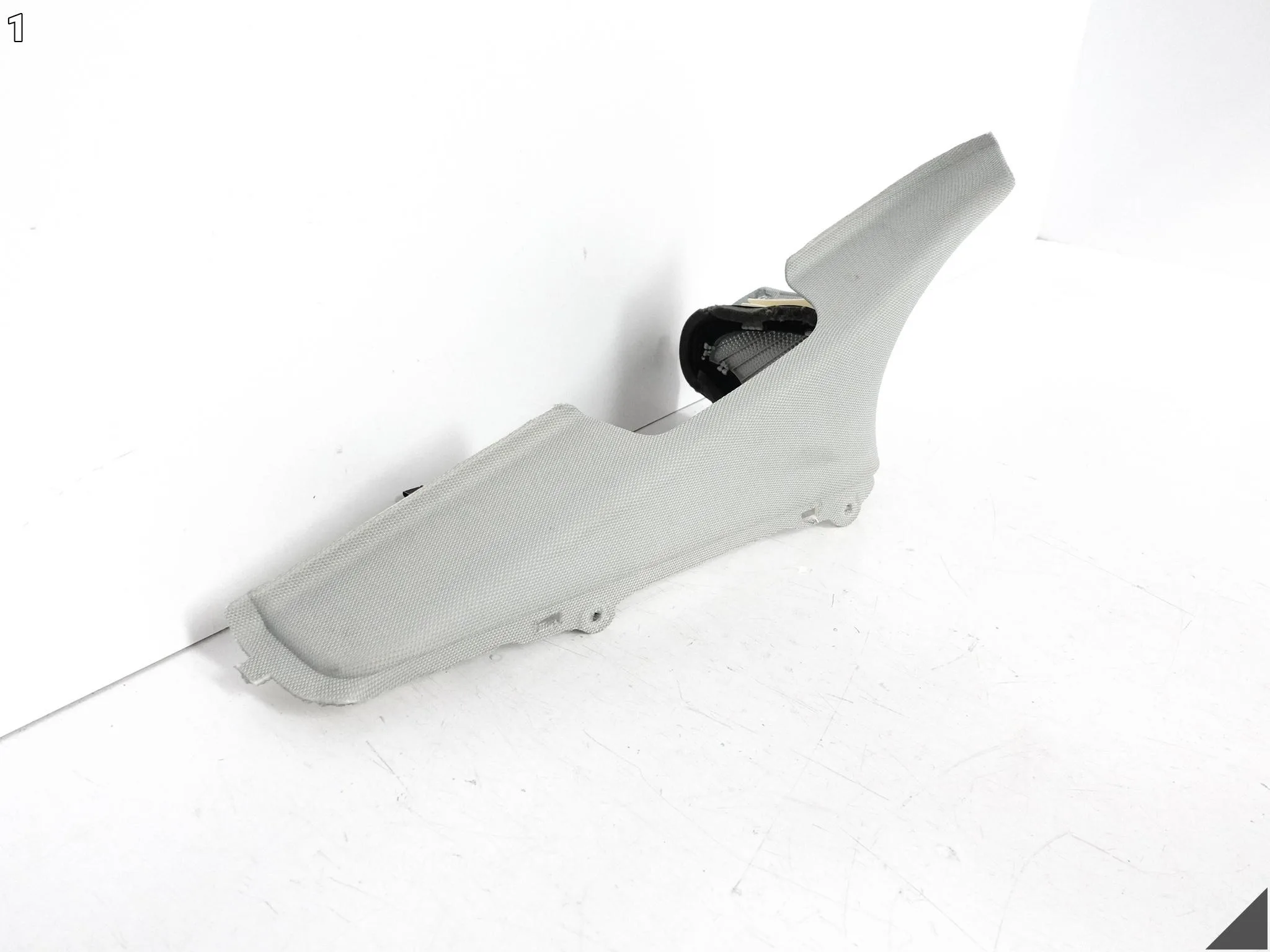 AUDI A7 S7 RS7 4G8 C7 10-18 OSŁONA POSZYCIE SŁUPEK D LEWY MOON SILVER HF6 AUDI A7 S7 RS7 4G8 C7 10-18 OSŁONA POSZYCIE SŁUPEK D LEWY MOON SILVER HF6 - obrazek 2