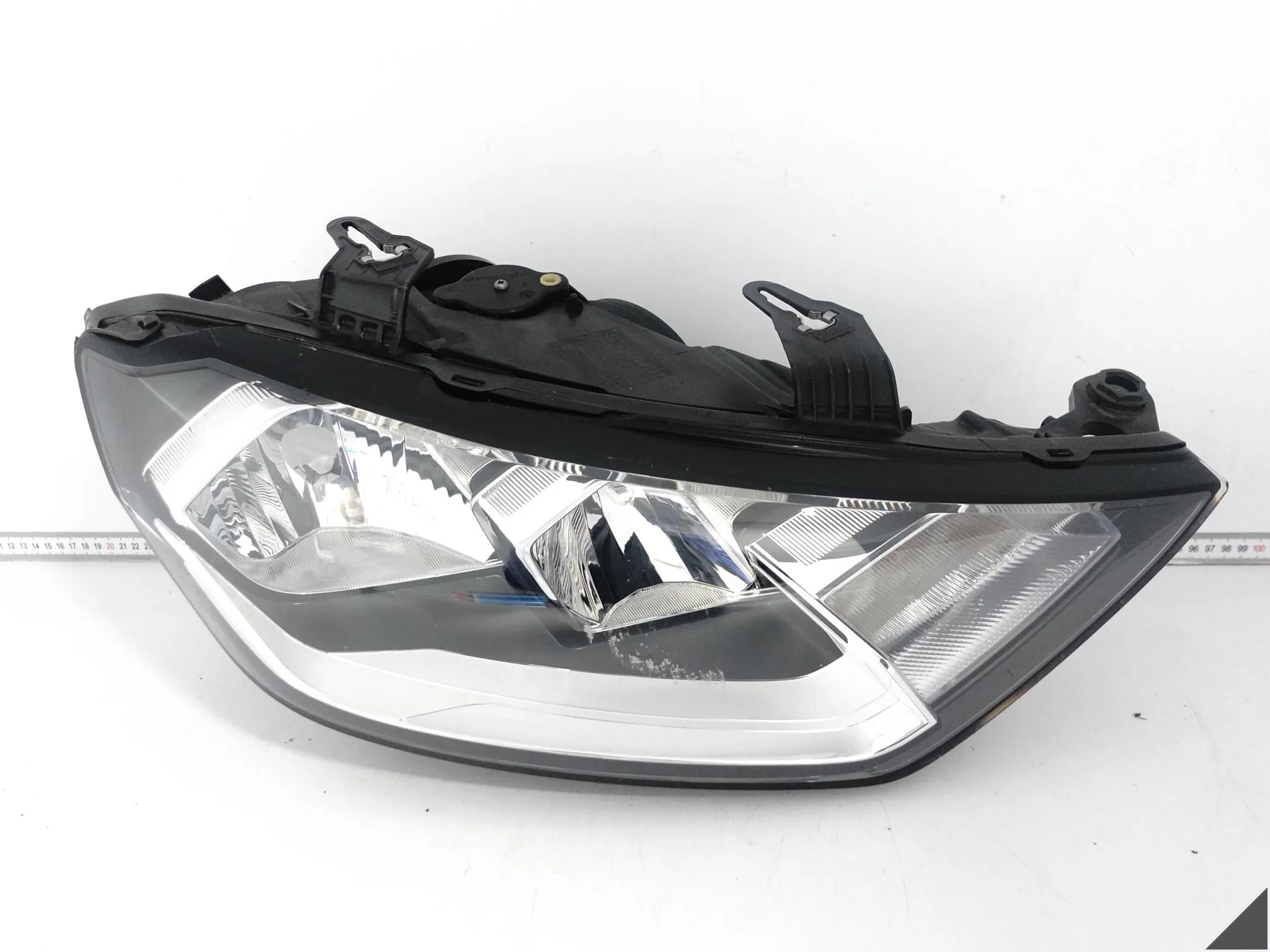 AUDI A1 S1 II 82A GB (2 GENERACJA) 18- ZWYKŁA HALOGEN H7 LAMPA PRAWA PRZÓD AUDI A1 S1 II 82A GB (2 GENERACJA) 18- ZWYKŁA HALOGEN H7 LAMPA PRAWA PRZÓD