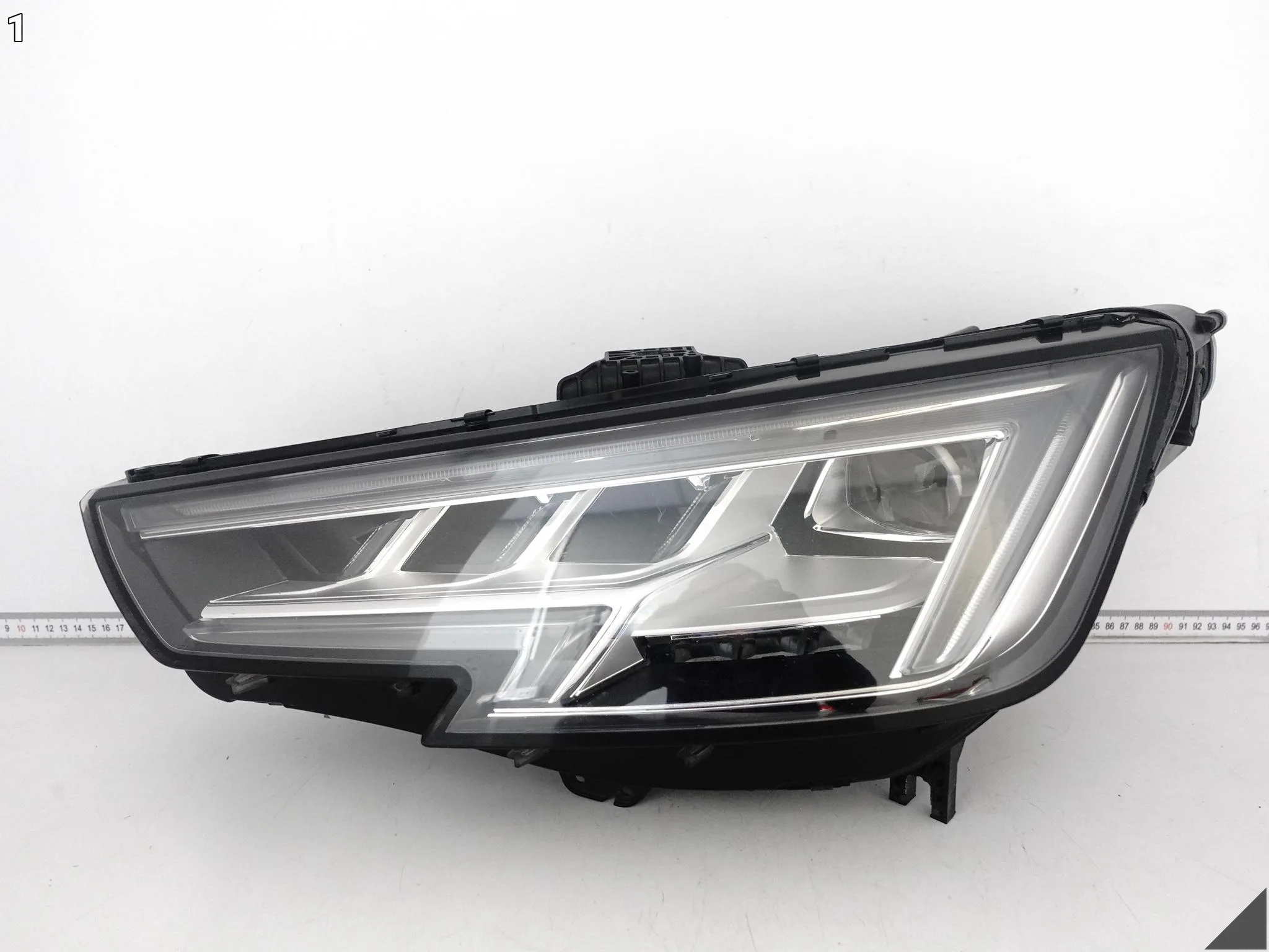 AUDI A4 S4 8W0 B9 15-19 LAMPA HEADLIGHT MATRIX FULL LED LEWA PRZÓD EUROPA AUDI A4 S4 8W0 B9 15-19 LAMPA HEADLIGHT MATRIX FULL LED LEWA PRZÓD EUROPA - obrazek 2